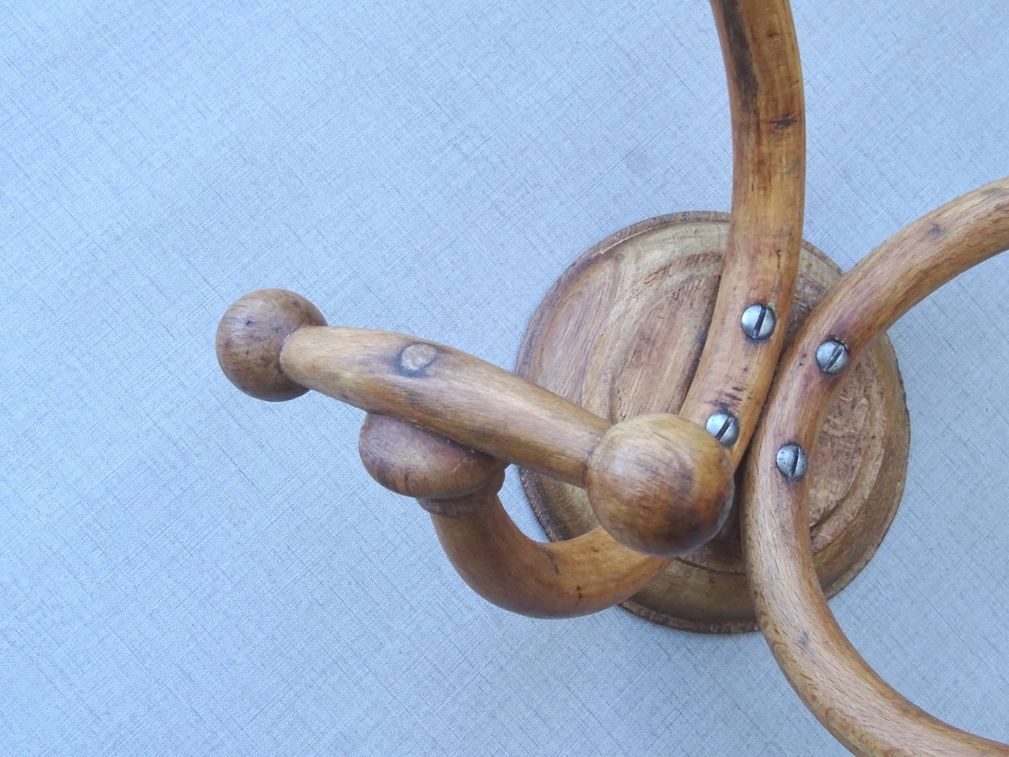 Porte manteaux et chapeaux  THONET à deux esses
