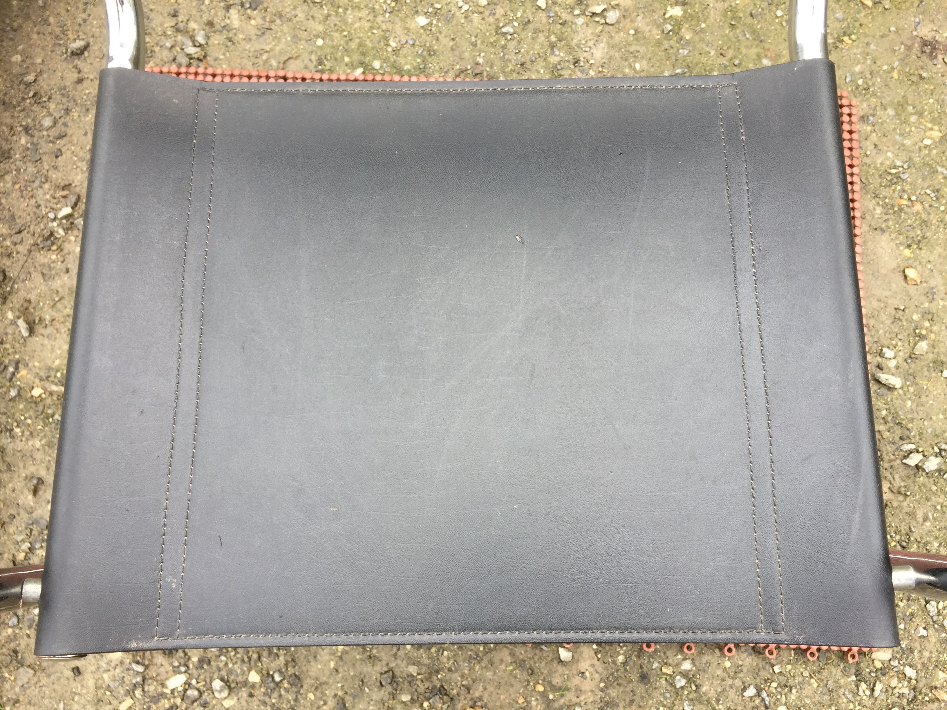 Design armchair with chrome metal tubular base and seat in black Skaï