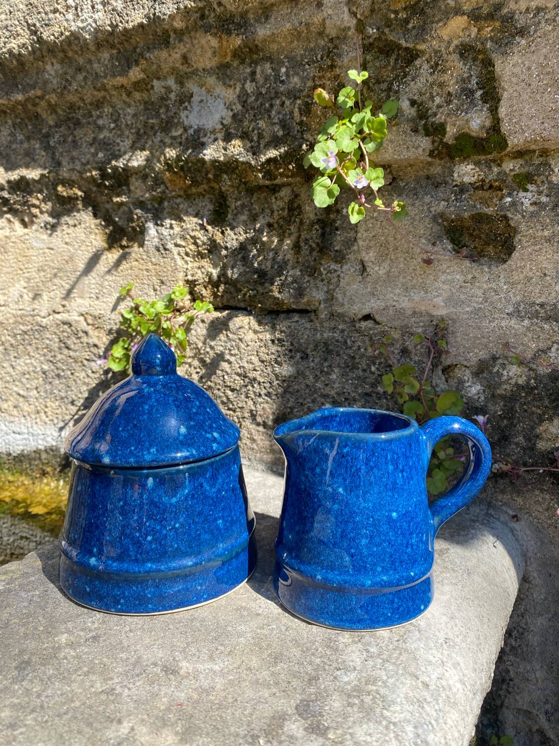 Sucrier et pot à lait bleu en céramique