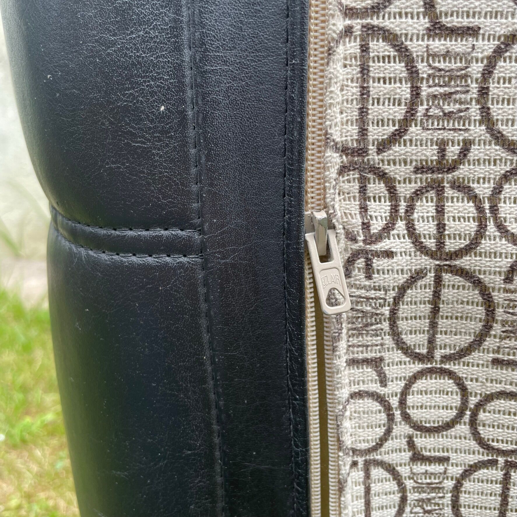 Kashima 2-seater sofa in black leather Michel Ducaroy, 1970