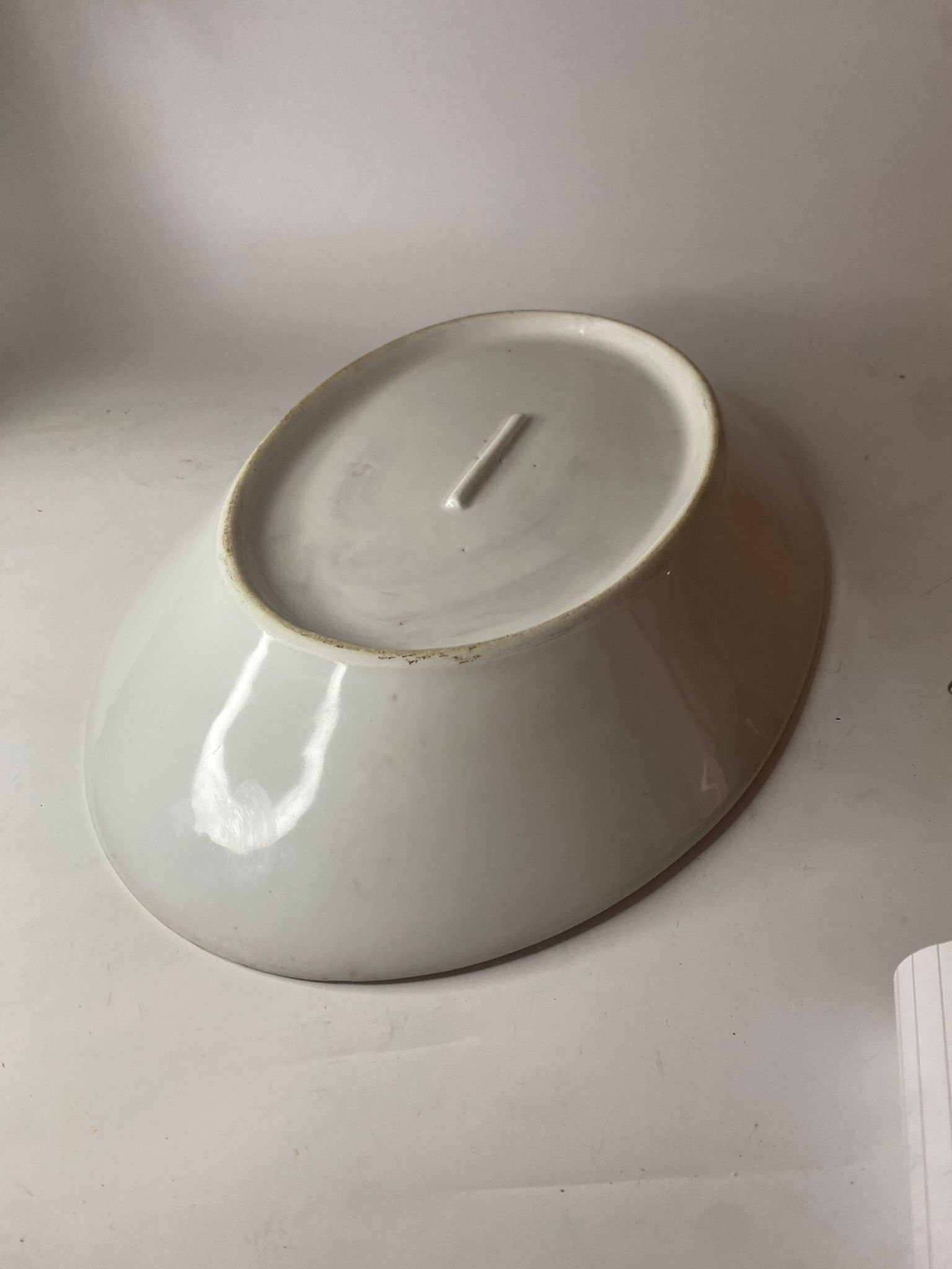 Plat blanc en porcelaine