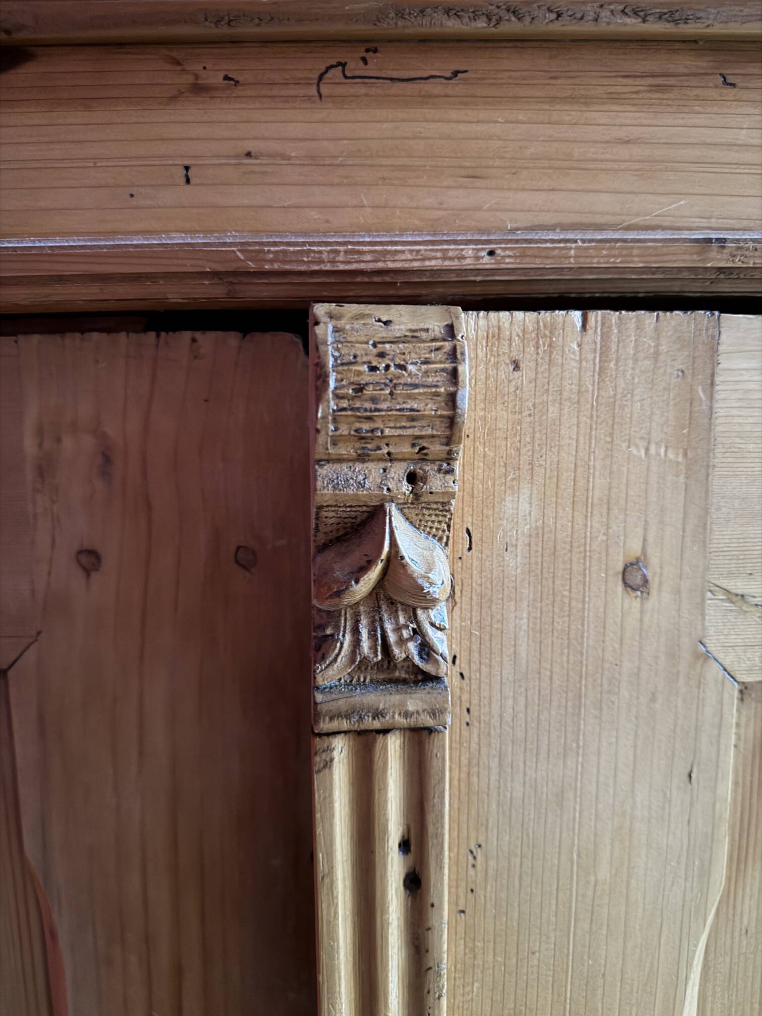 Armoire 2 portes en pin massif, XIXe siècle