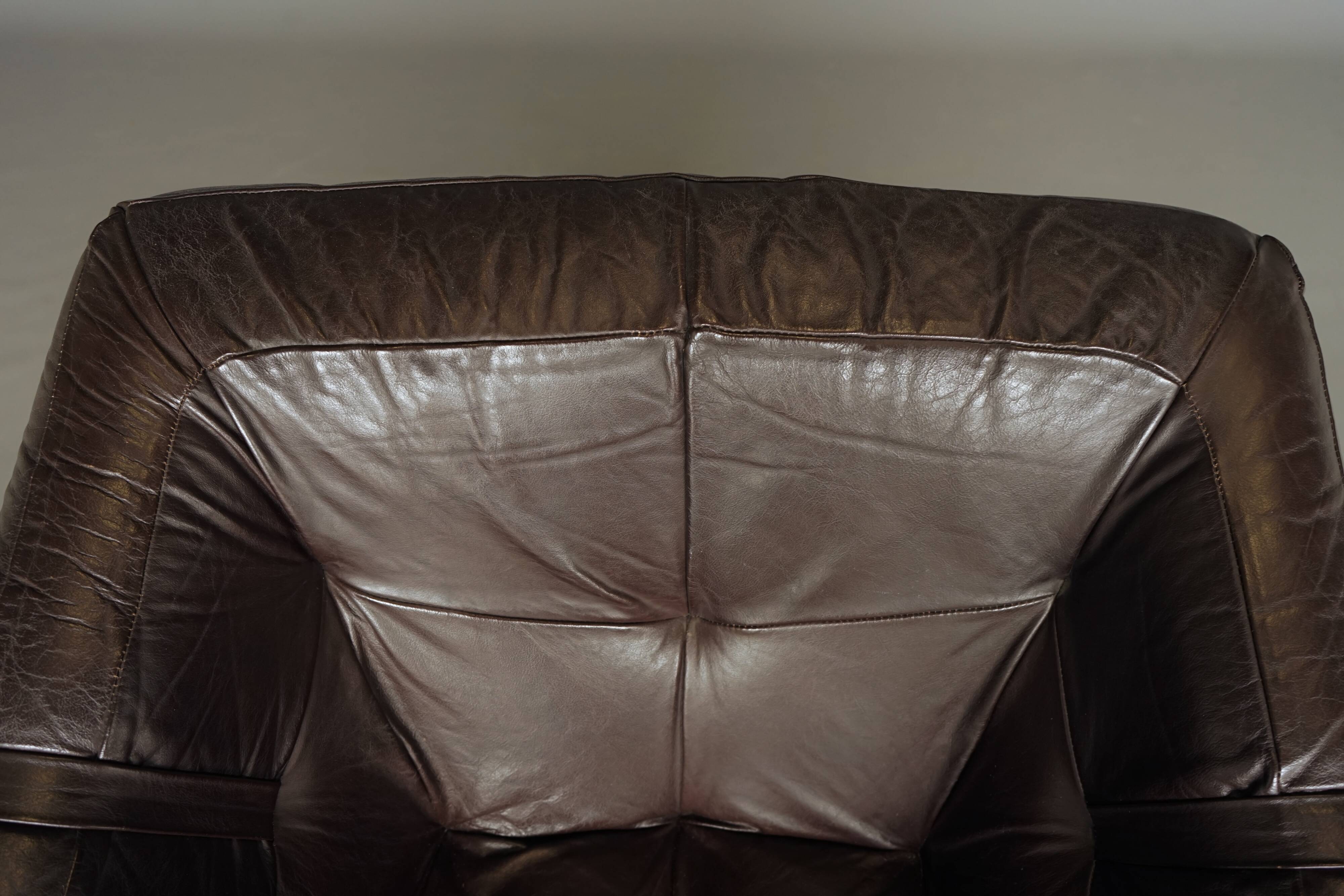 Rare pair of model MP-91 leather lounge chairs by Percival Lafer