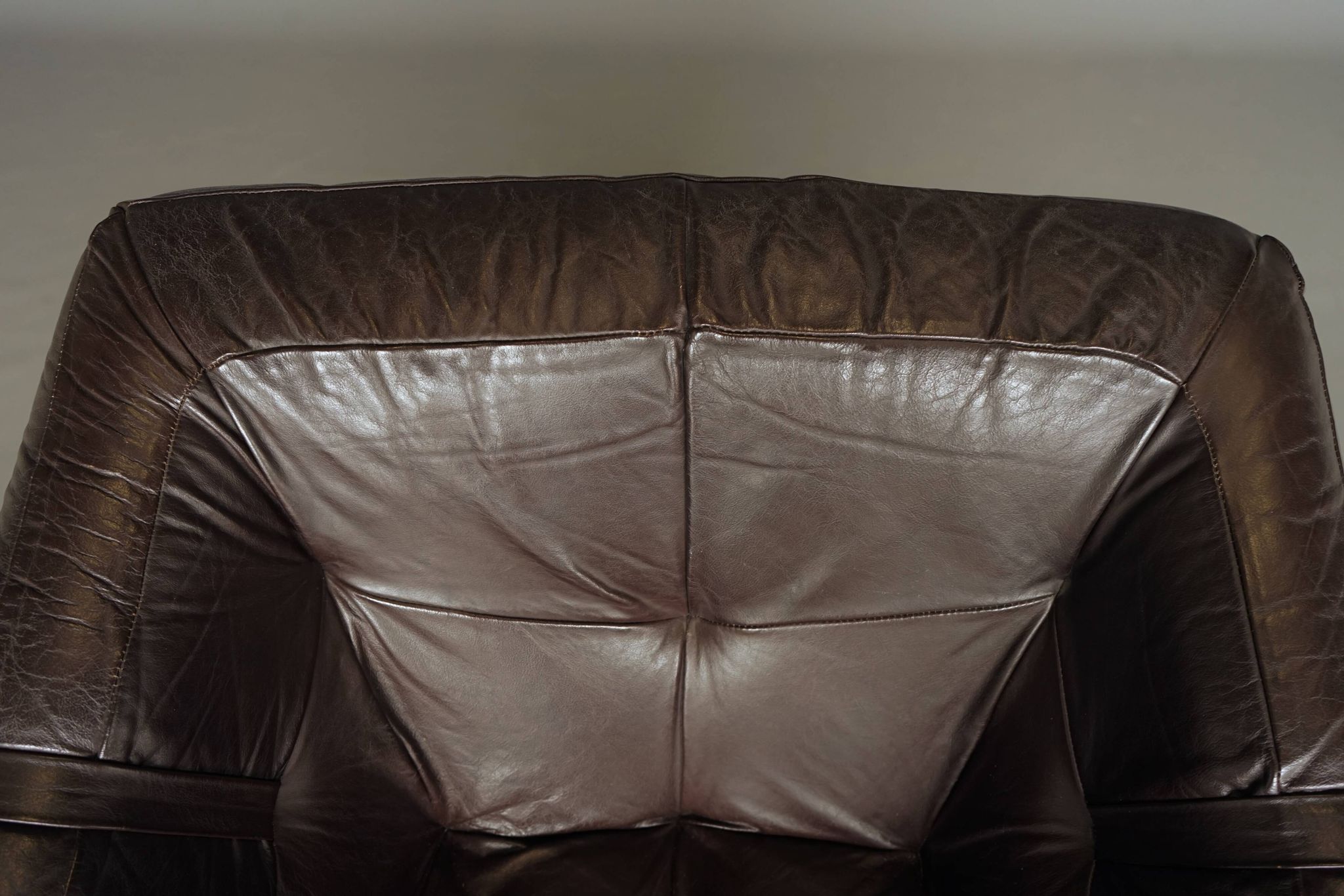Rare pair of model MP-91 leather lounge chairs by Percival Lafer