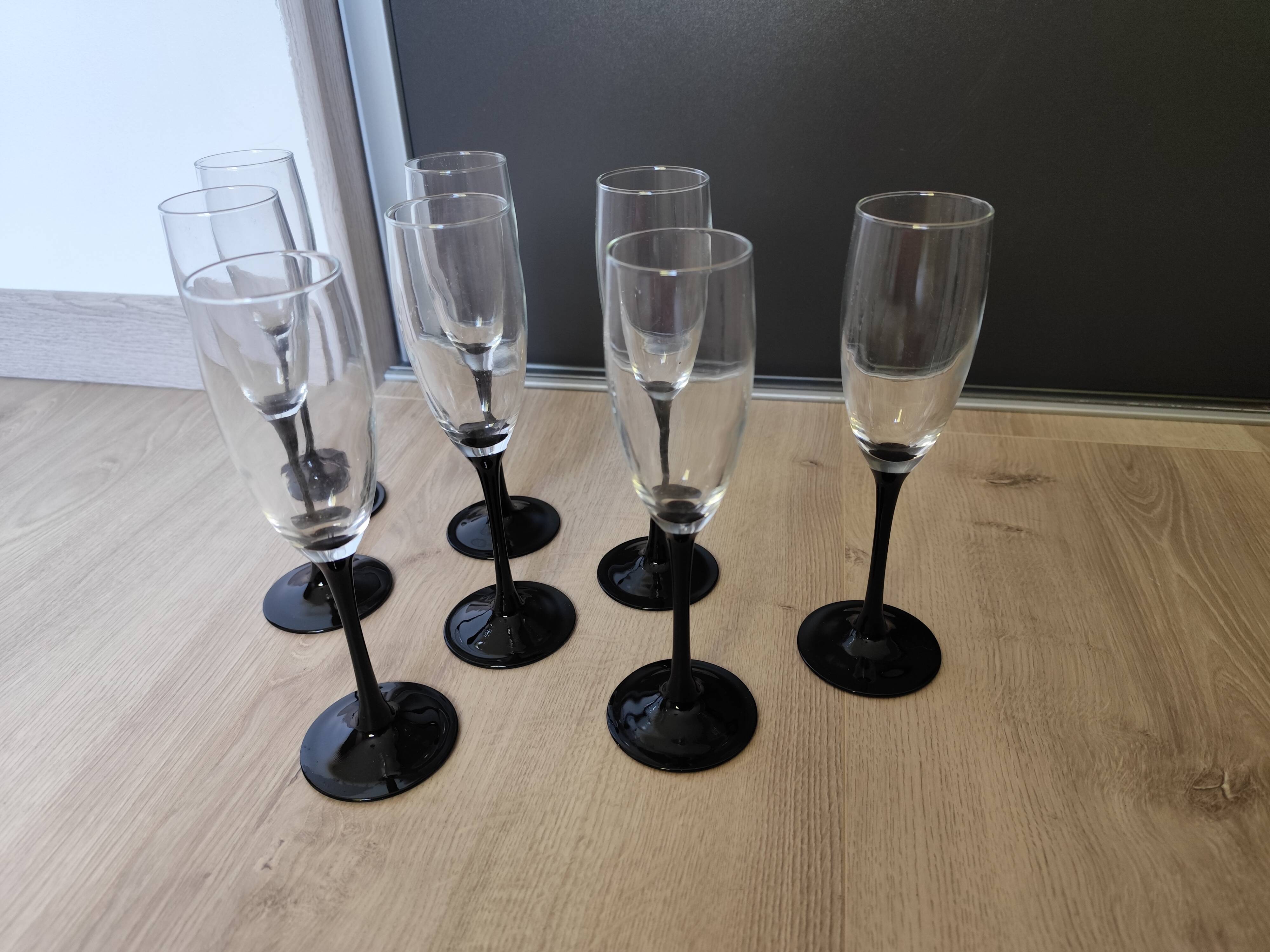 8 Luminarc champagne flutes from the 70s