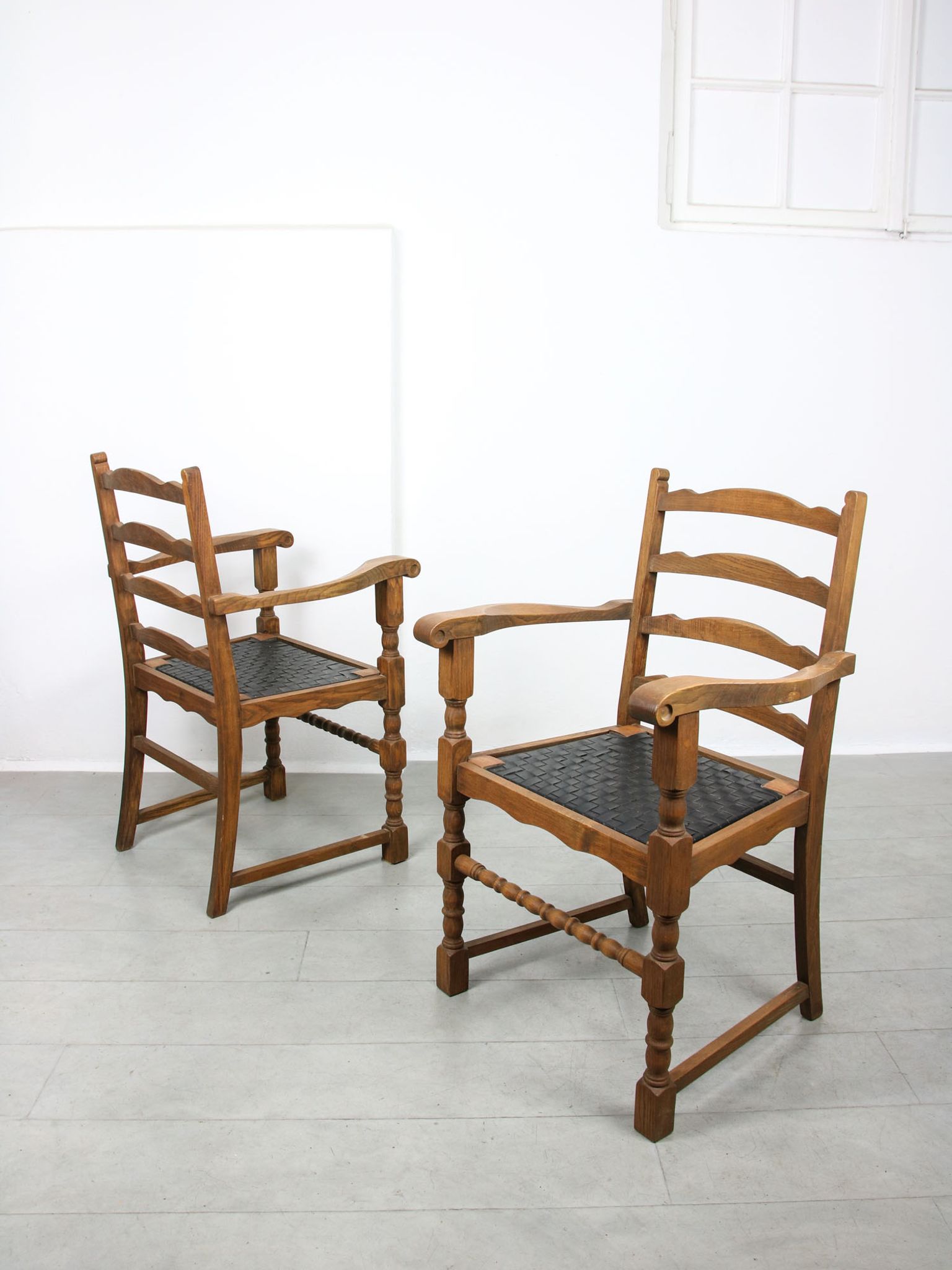Chaises médiévales vintage en chêne, lot de 4