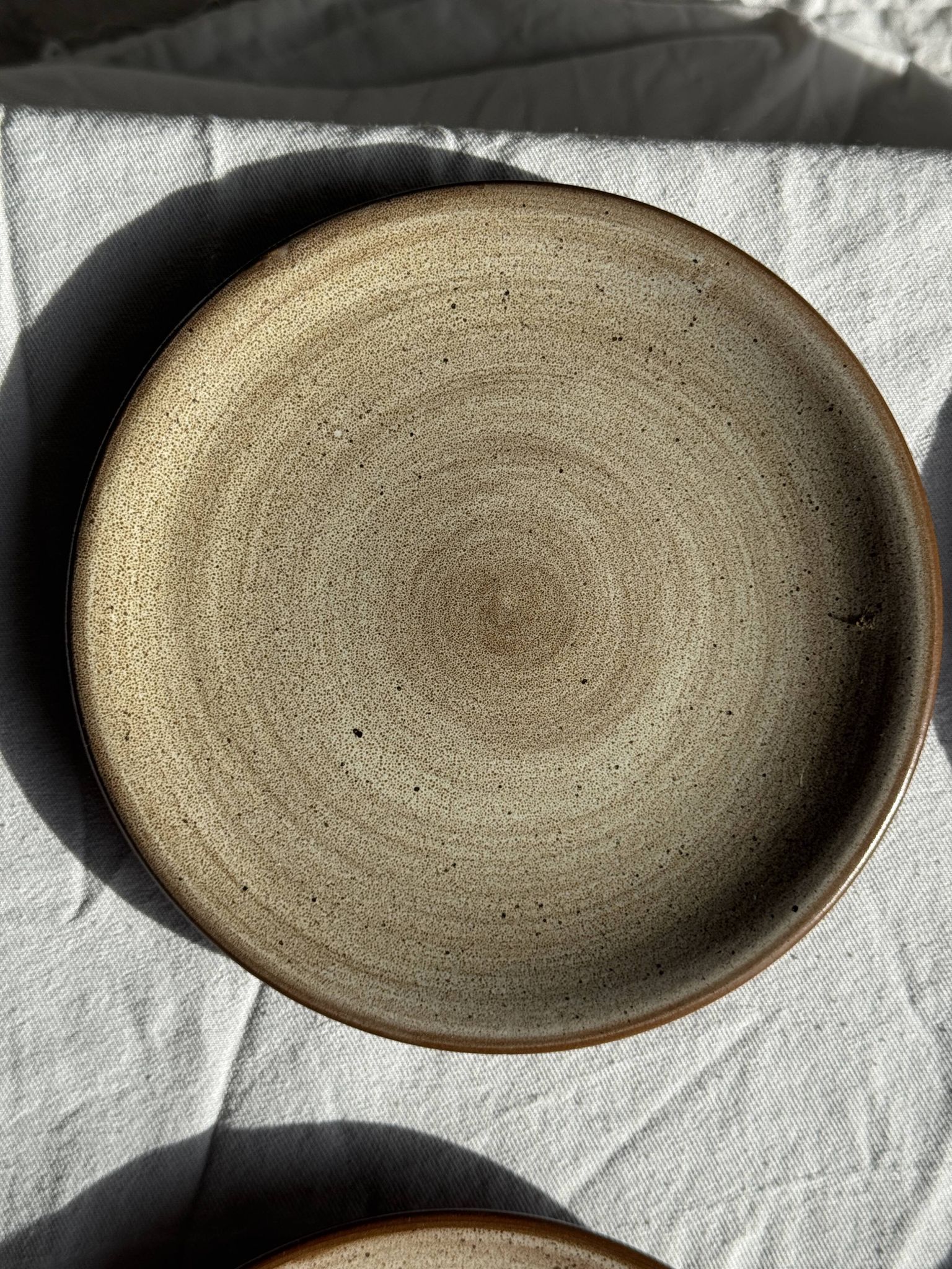 Lot de 6 assiettes à dessert vintage en grès brun