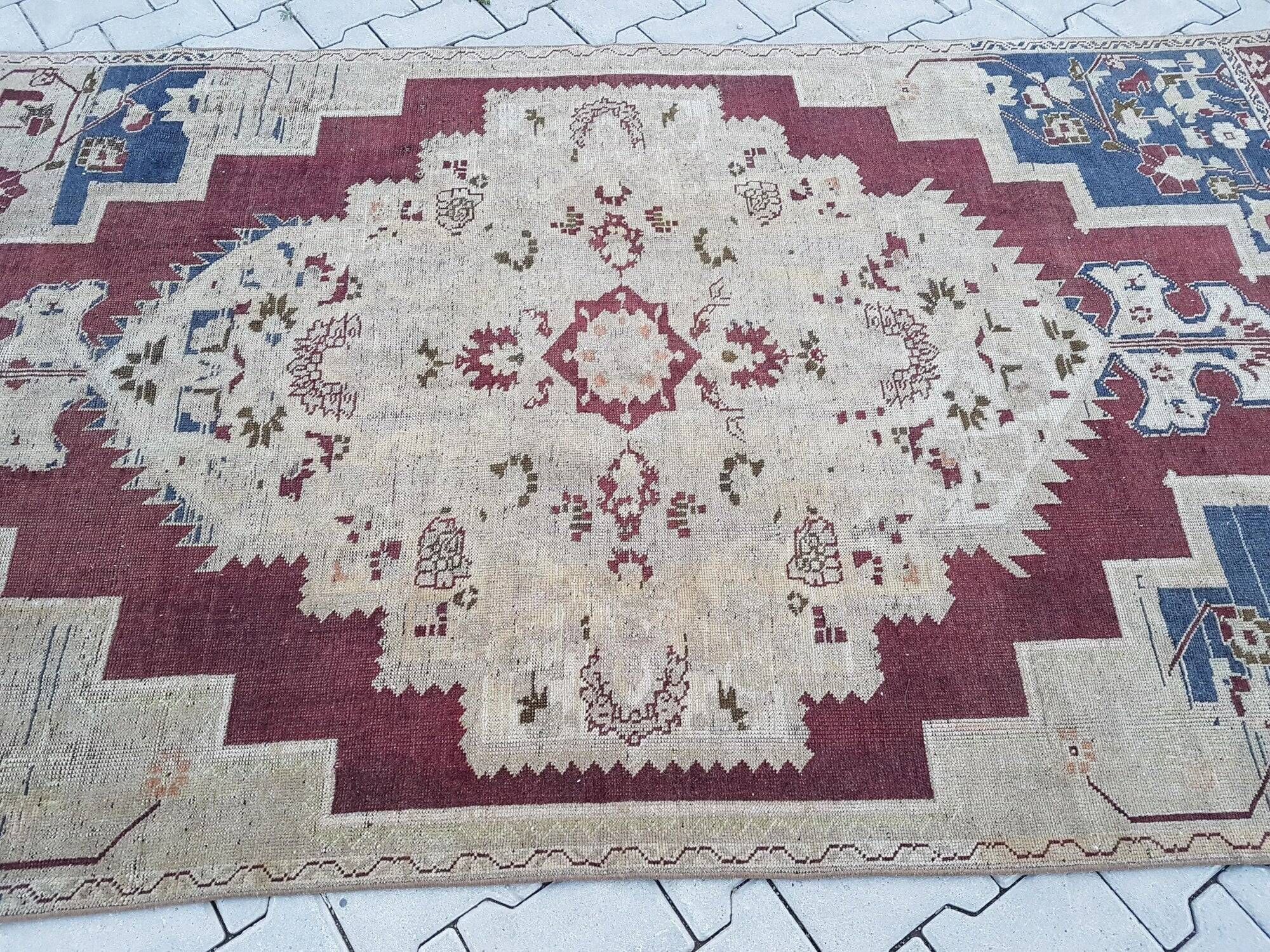 Vintage handmade Turkish rug 140x272 cm
