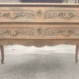 Commode dite " sauteuse " en bois massif
