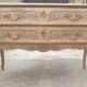 Commode dite " sauteuse " en bois massif