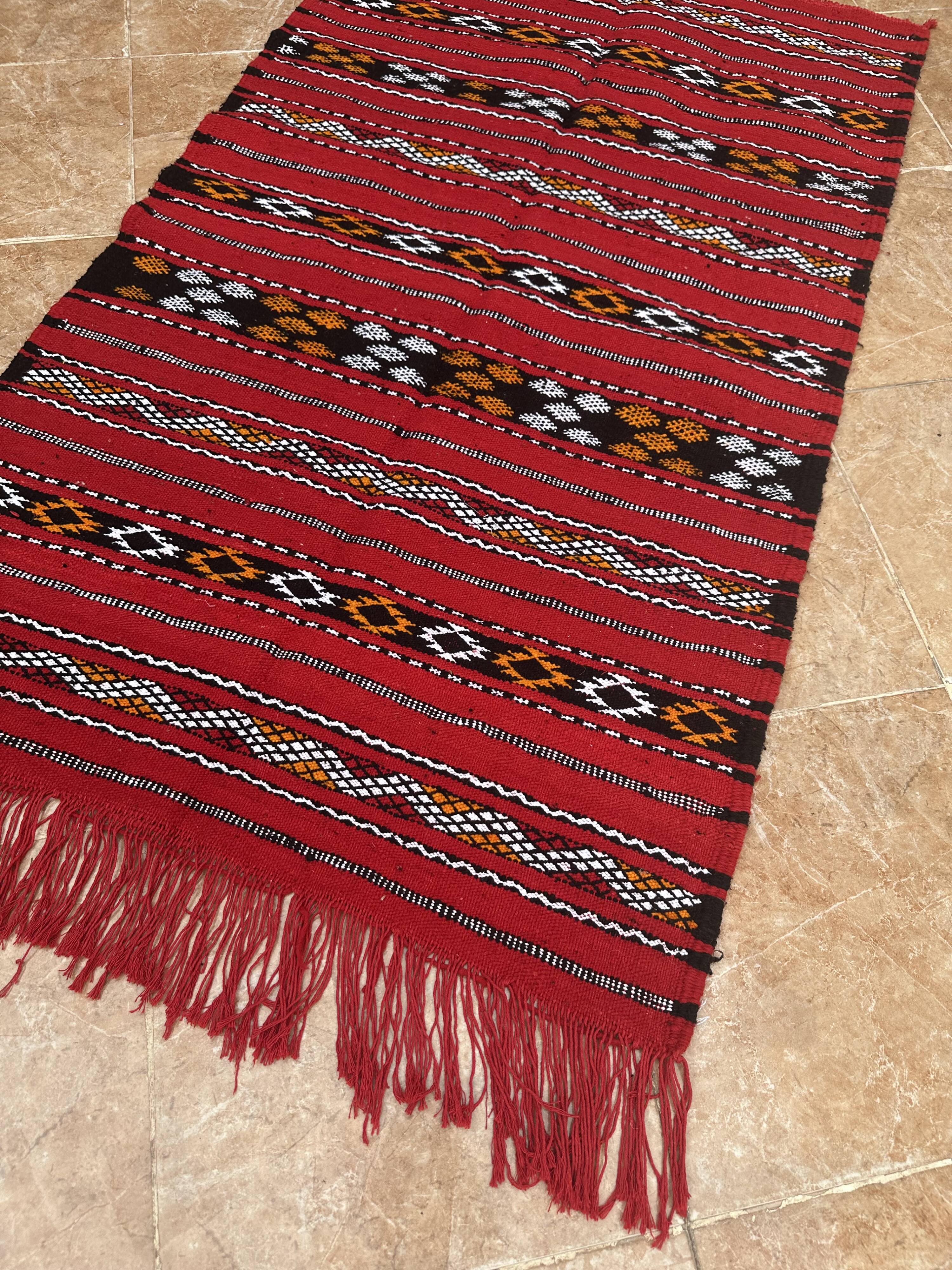 Moroccan Berber rug handwoven 100% organic wool from