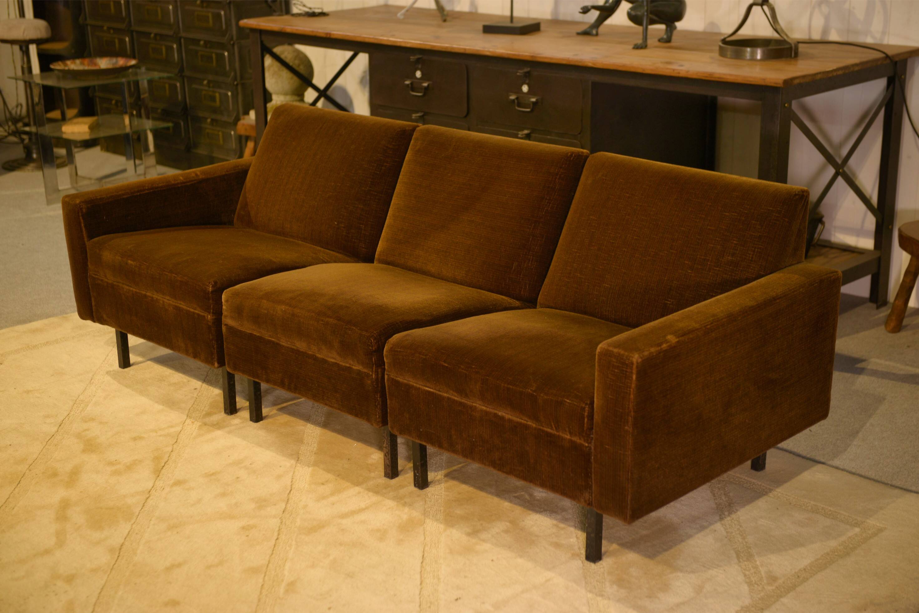 Ensemble canapé et 2 fauteuils en velours marron 1960’s