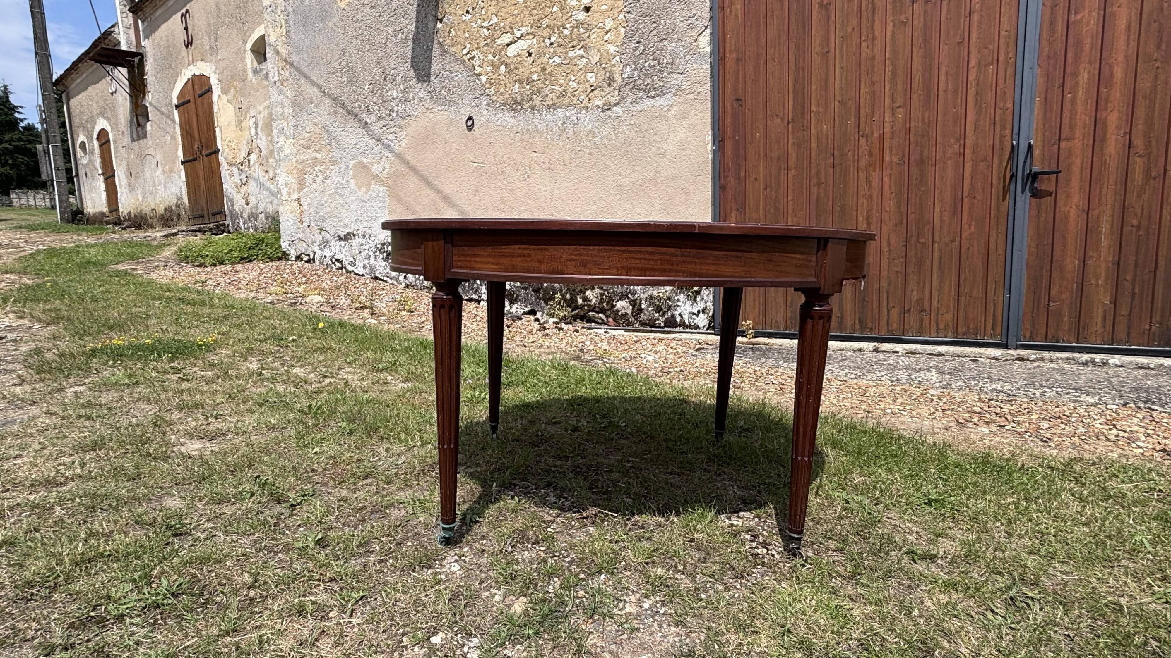 Grande table ovale Louis XVI d'époque en acajou