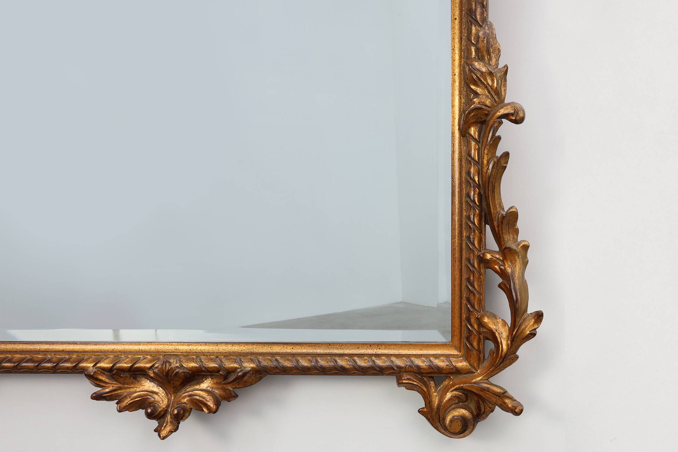 Miroir baroque doré de grande taille du 20e siècle par Deknudt Belgique