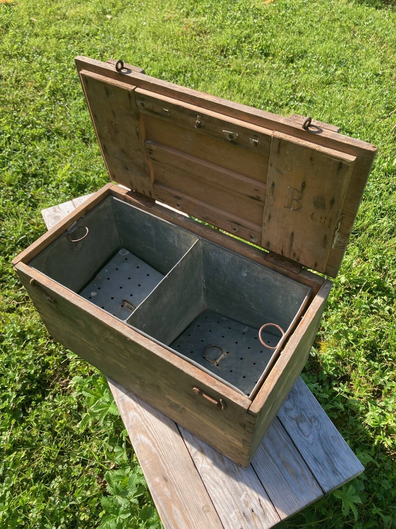 Old wooden and zinc crate, with handles. 1900, heating system