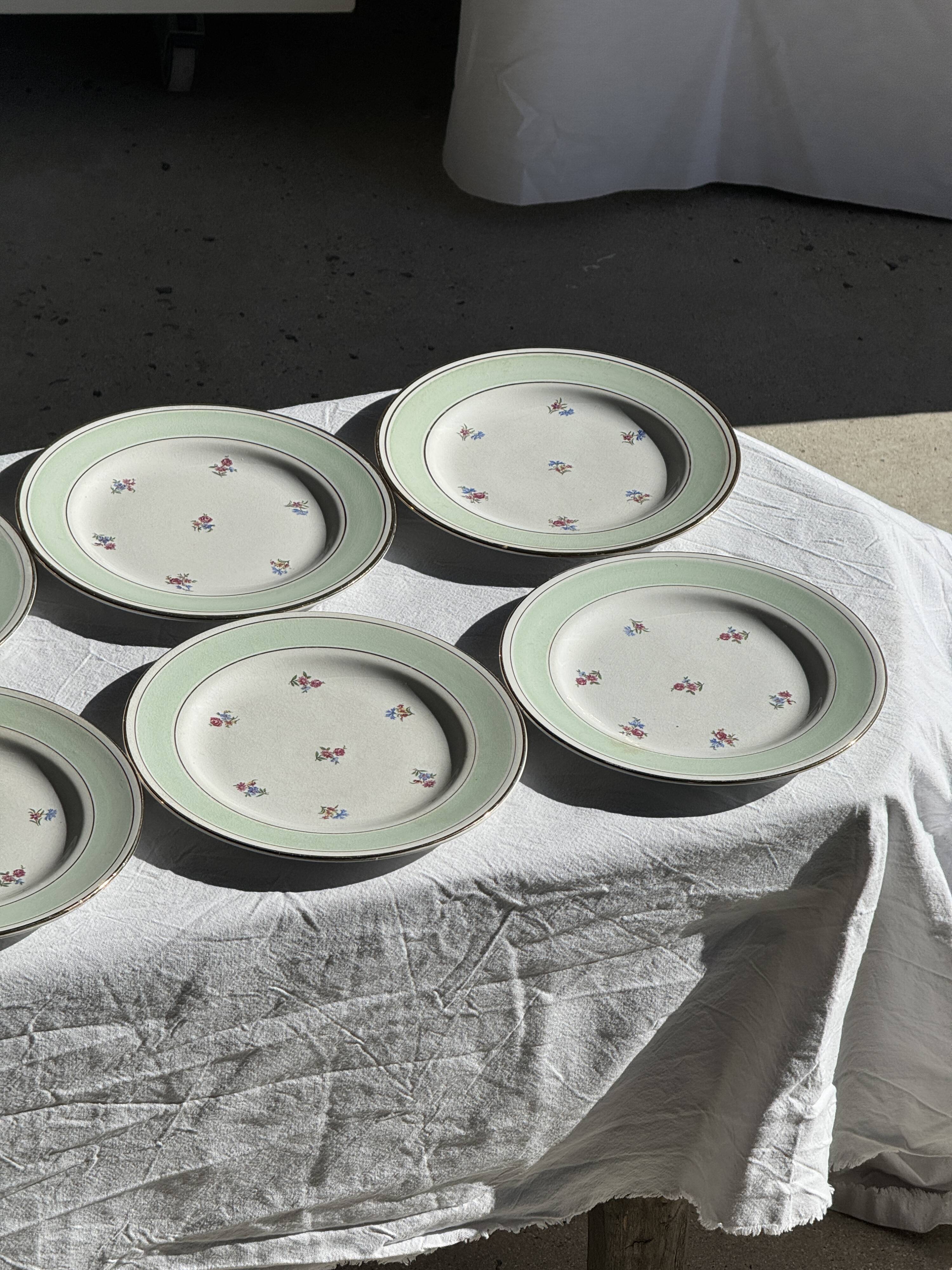 Set of 15 vintage turquoise dinner plates with gold trim and pink flowers D23.