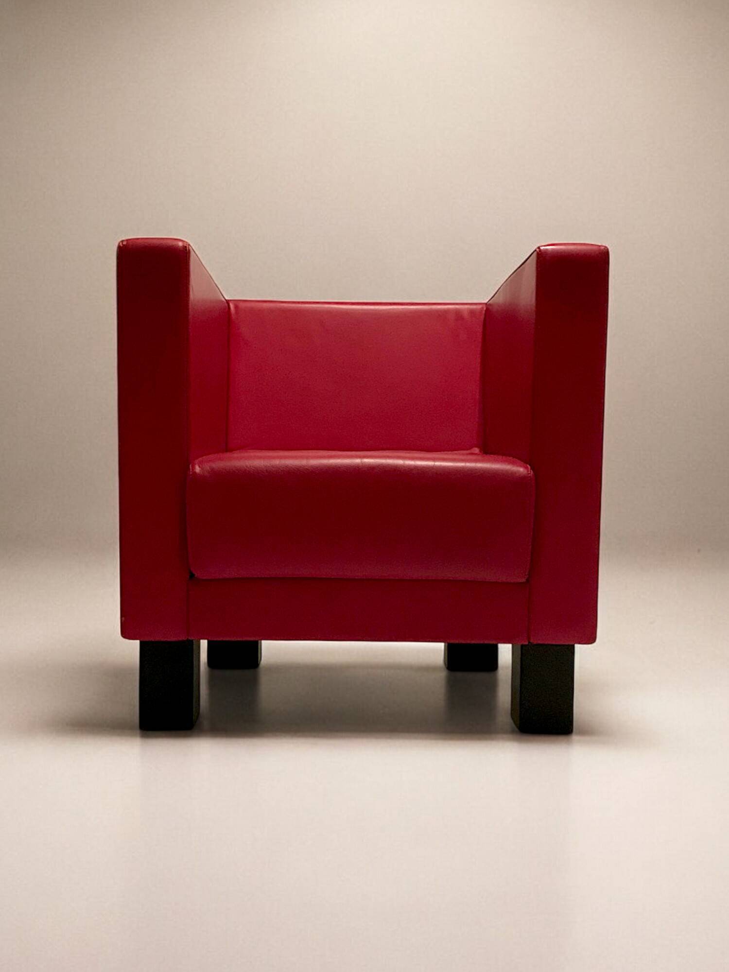 Poltrona Frau - Pair of red leather armchairs, “Moji” model - c. 2000