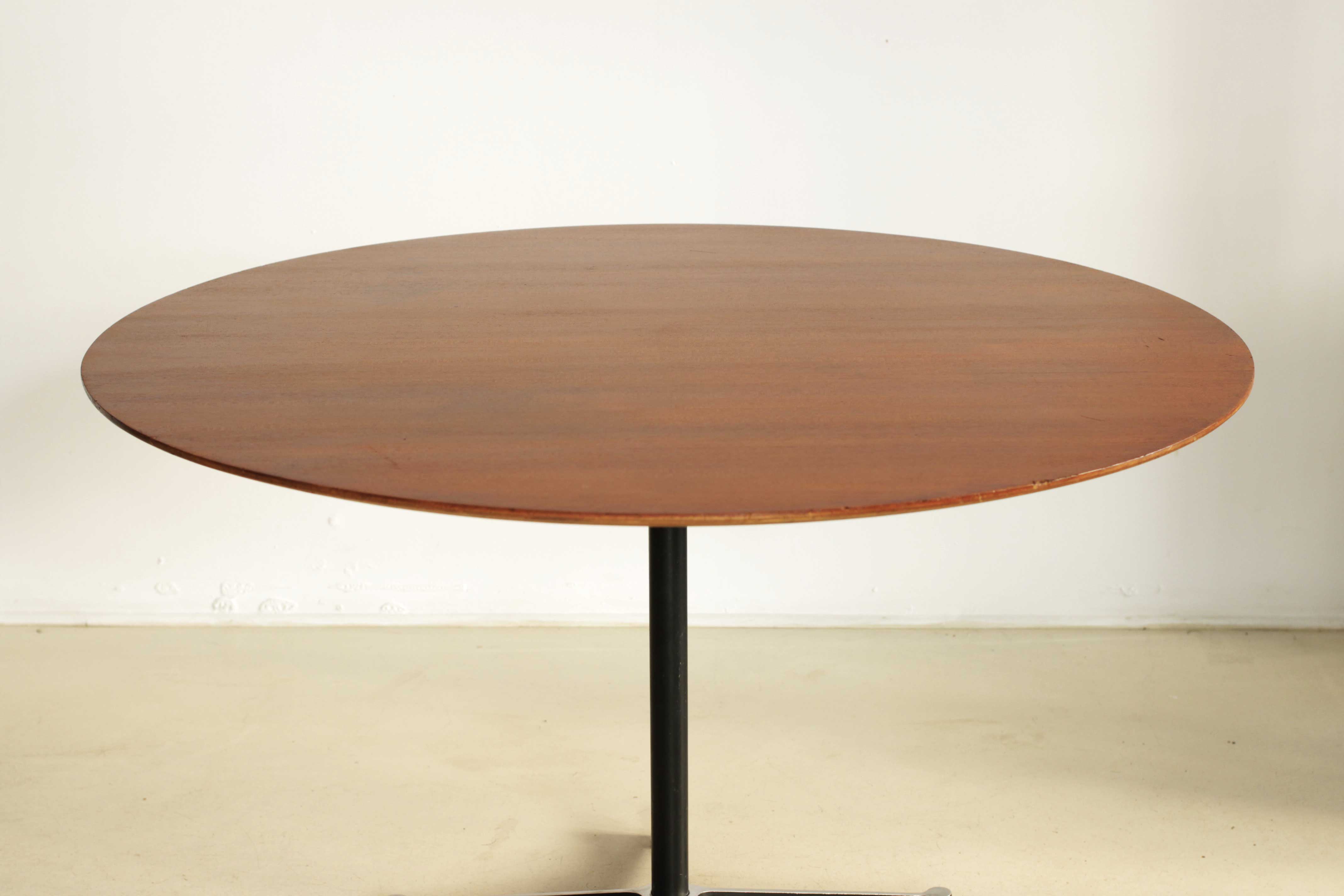 Table ronde par Charles Eames Herman Miller 1950