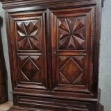 LXIII period cabinet with diamond points in molded walnut / 17th century
