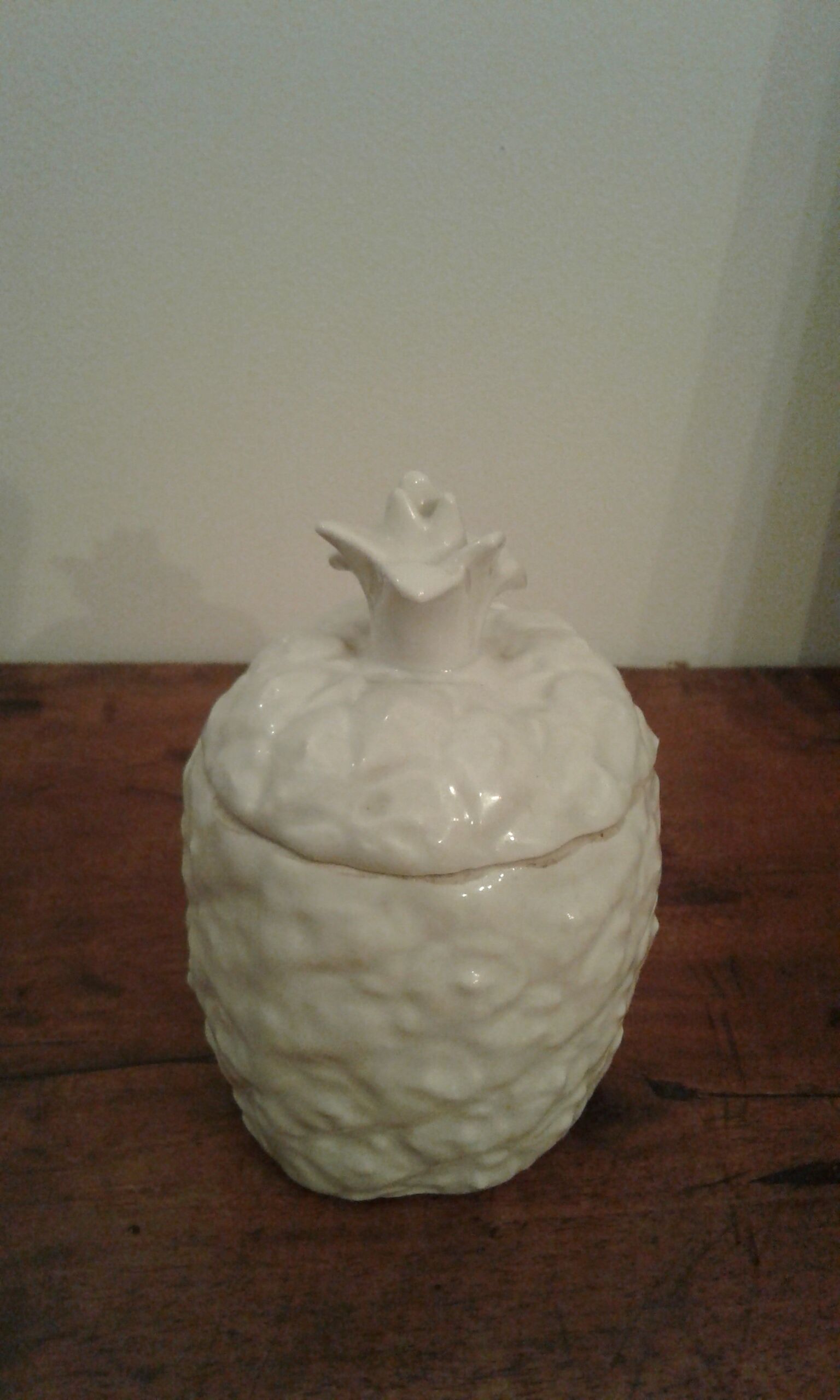 Vintage pineapple pot with lid