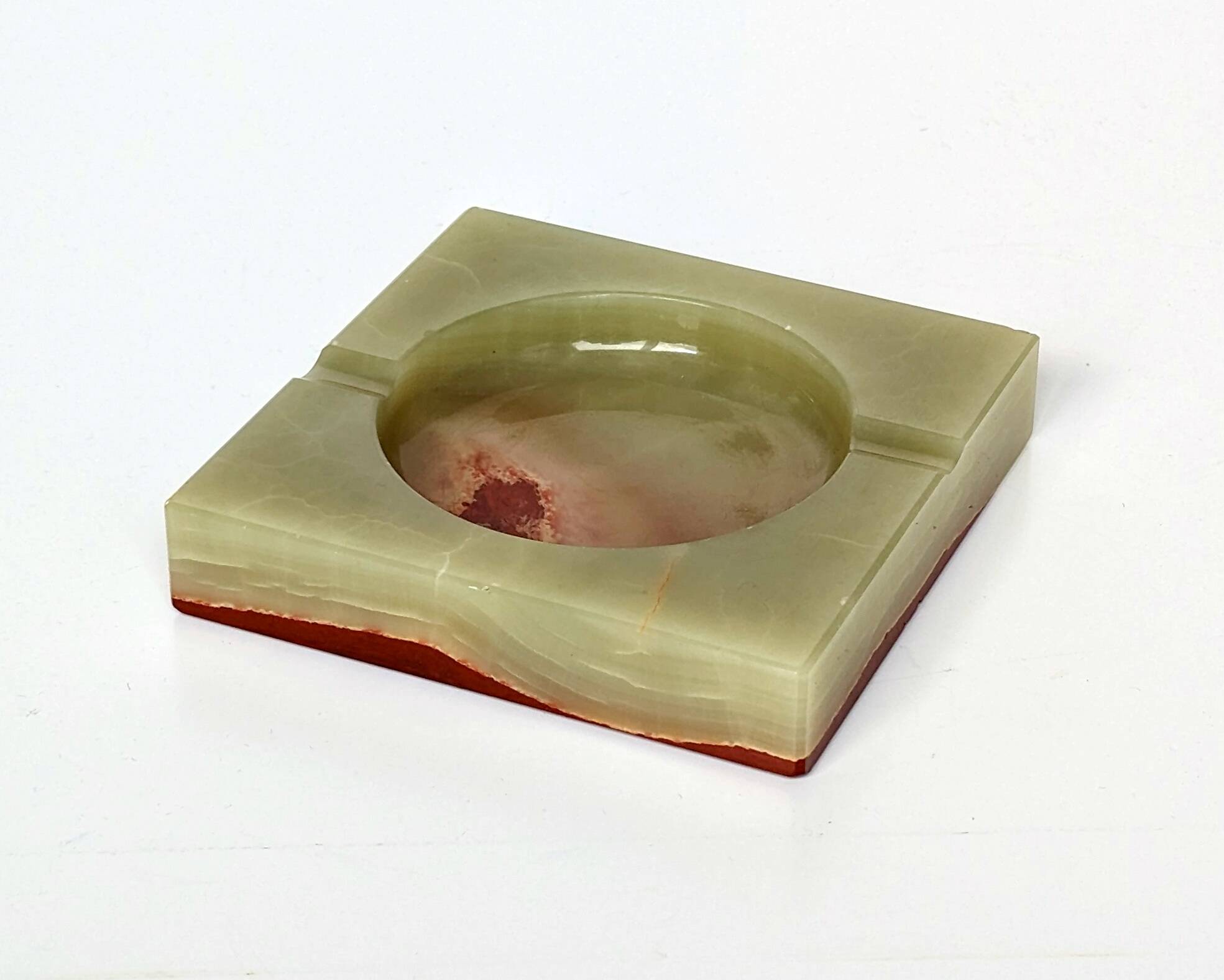 ​Italian ashtray in green and red onyx - 15 cm x 15 cm