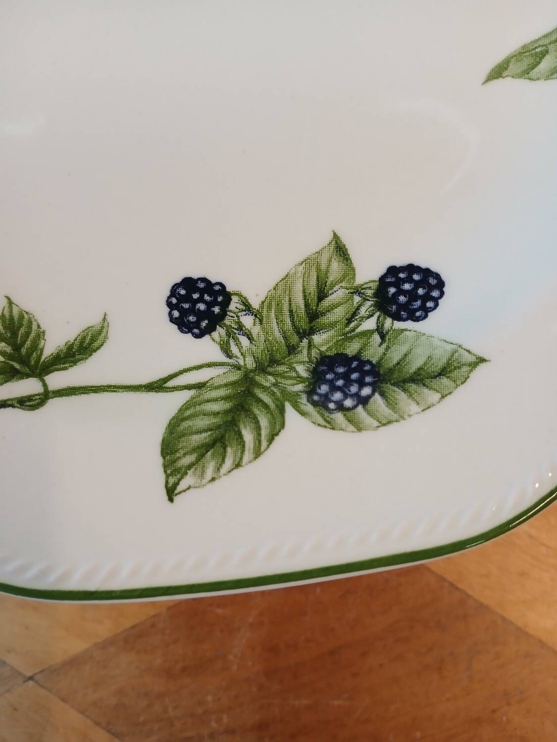 12 Churchill English dinner plates