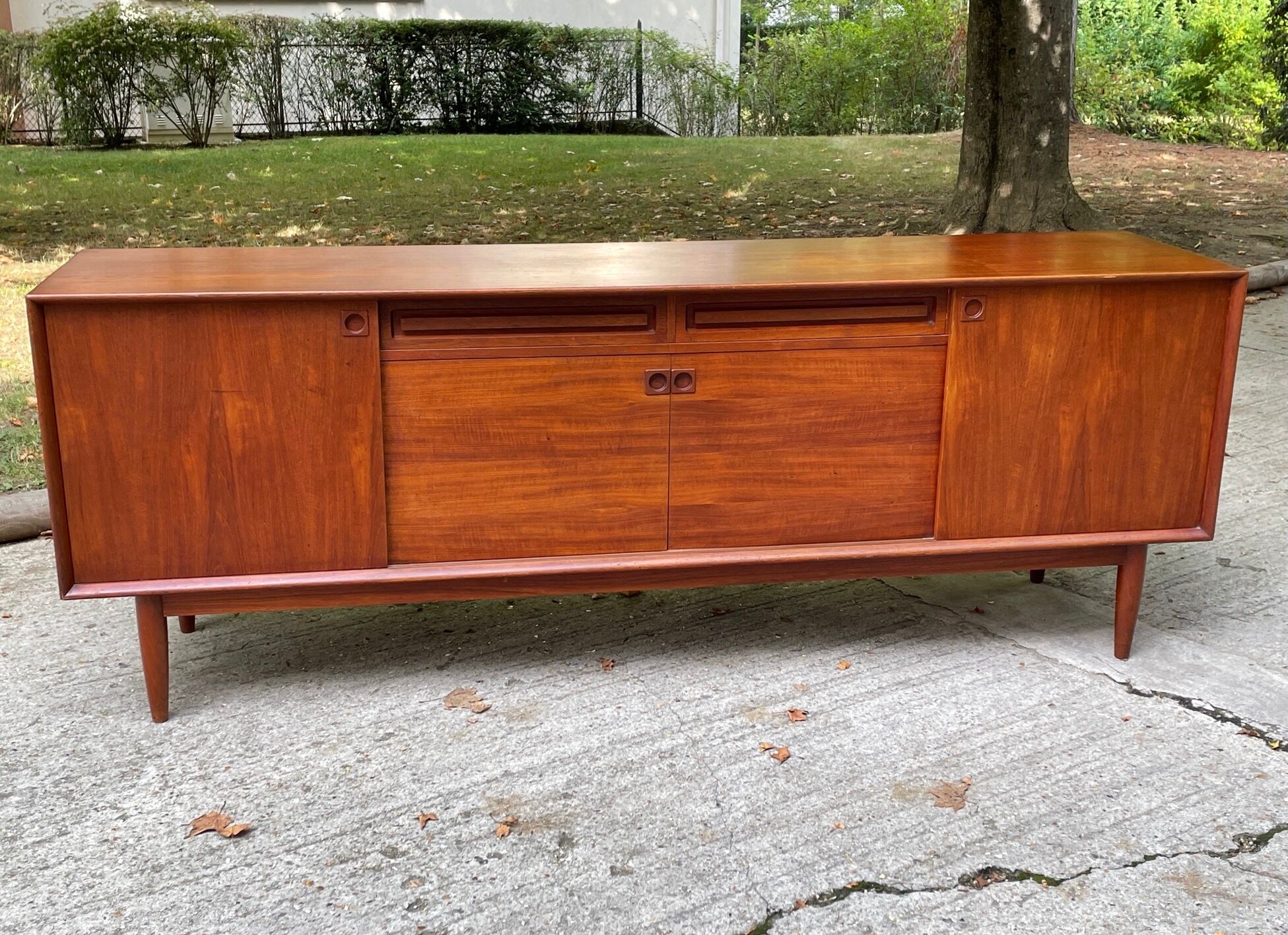 Teak design sideboard by Edvard Valentinsen, published by Samcom. 1960 Denmark.