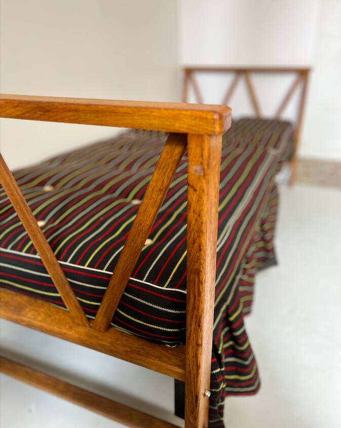 Two-seater bench convertible into a single bed.