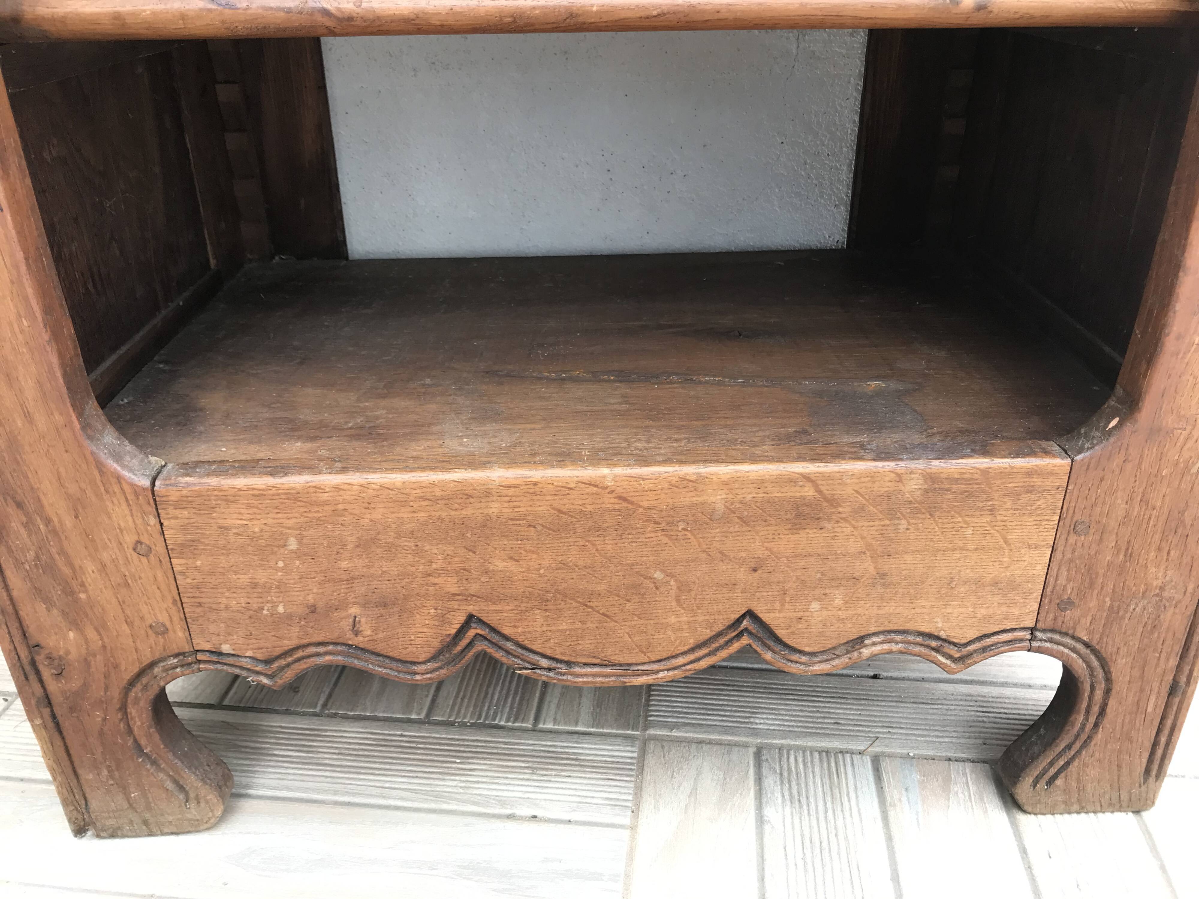 Accessory furniture in solid oak