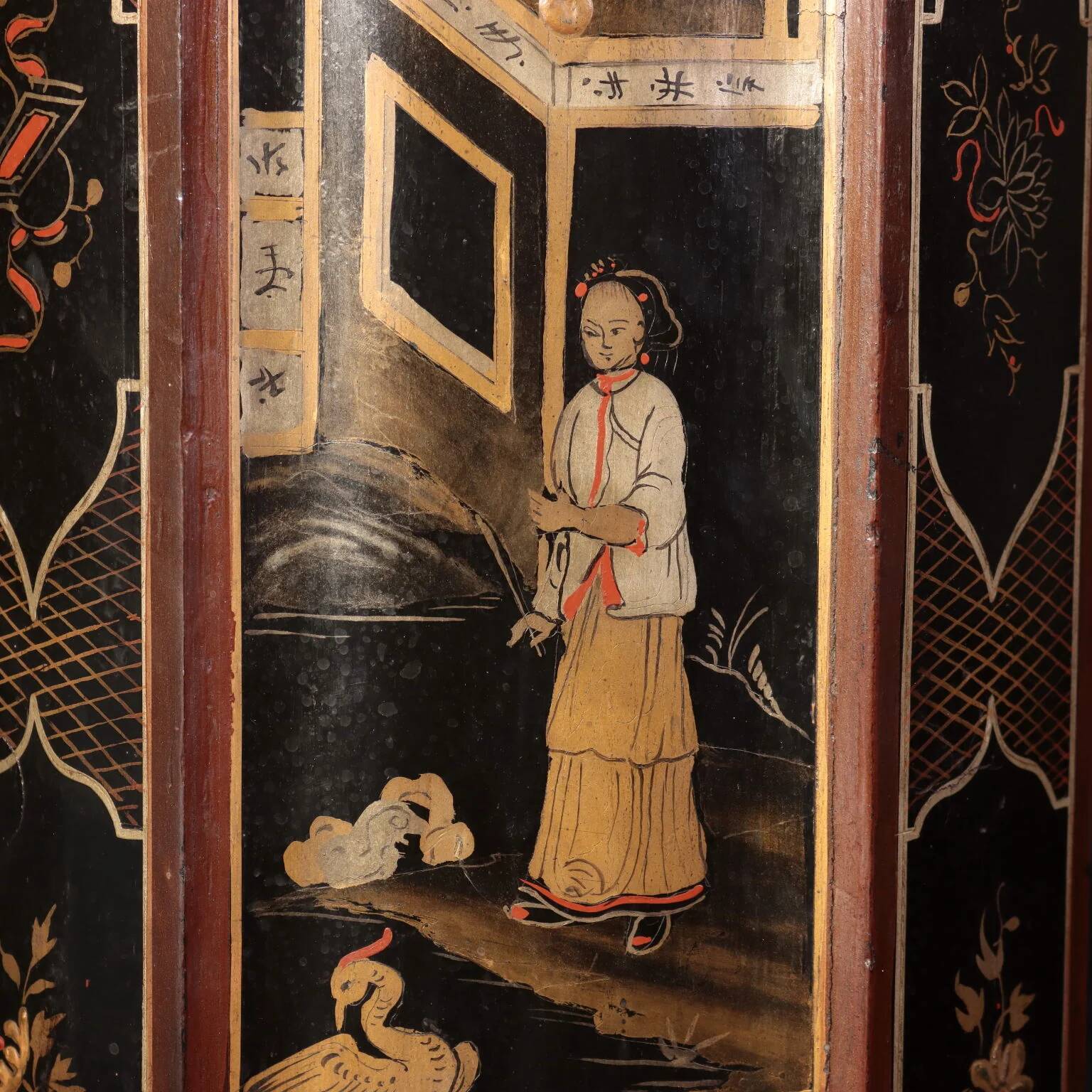 Pair of pedestal columns in chinoiserie style