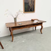 Table, drapière en noyer, XIXème s.