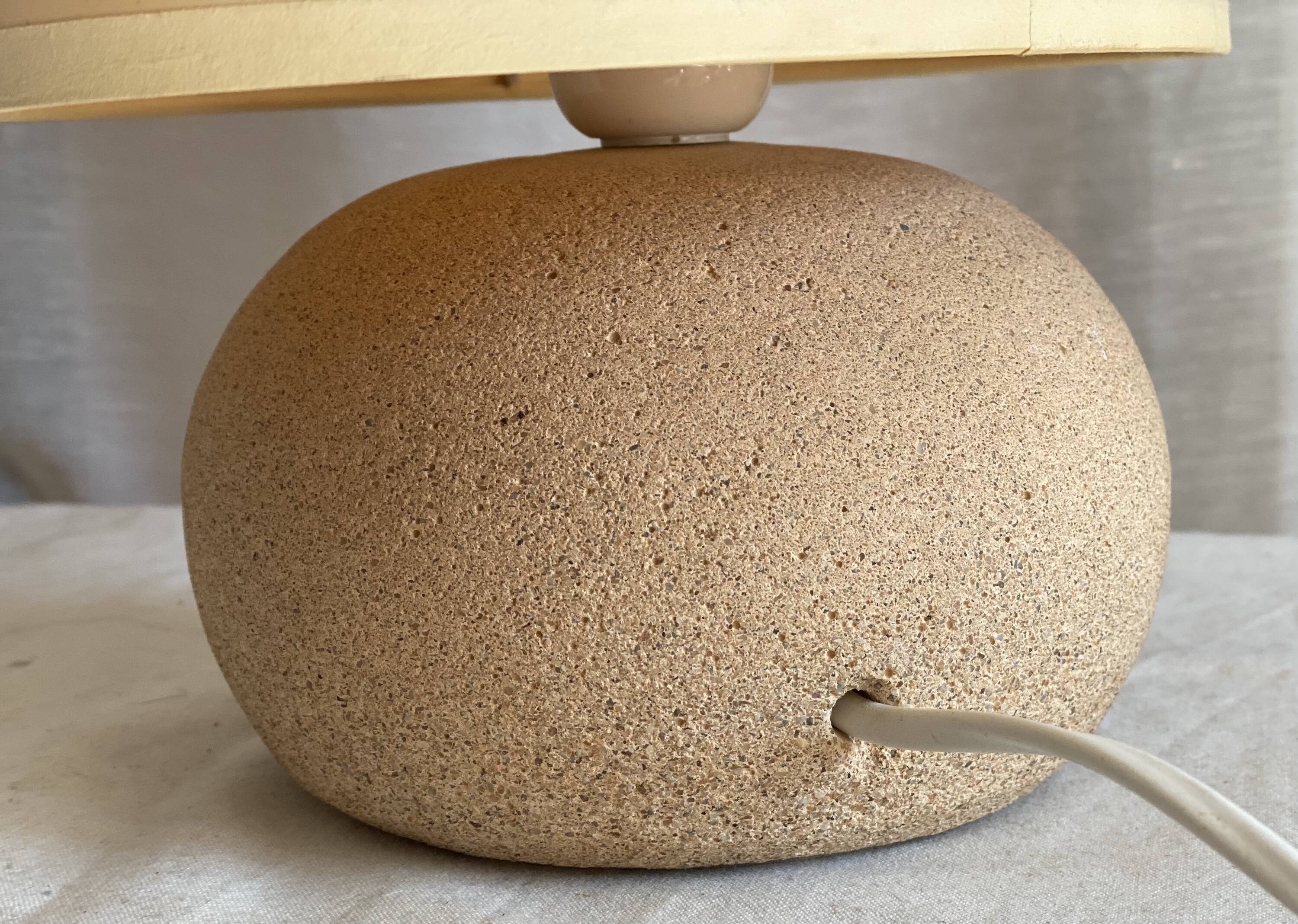 Lampe boule en travertin vintage 1980