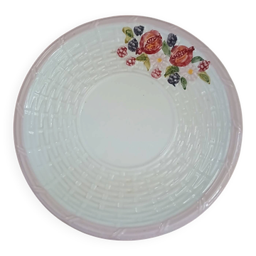 Assiette ancienne en barbotine