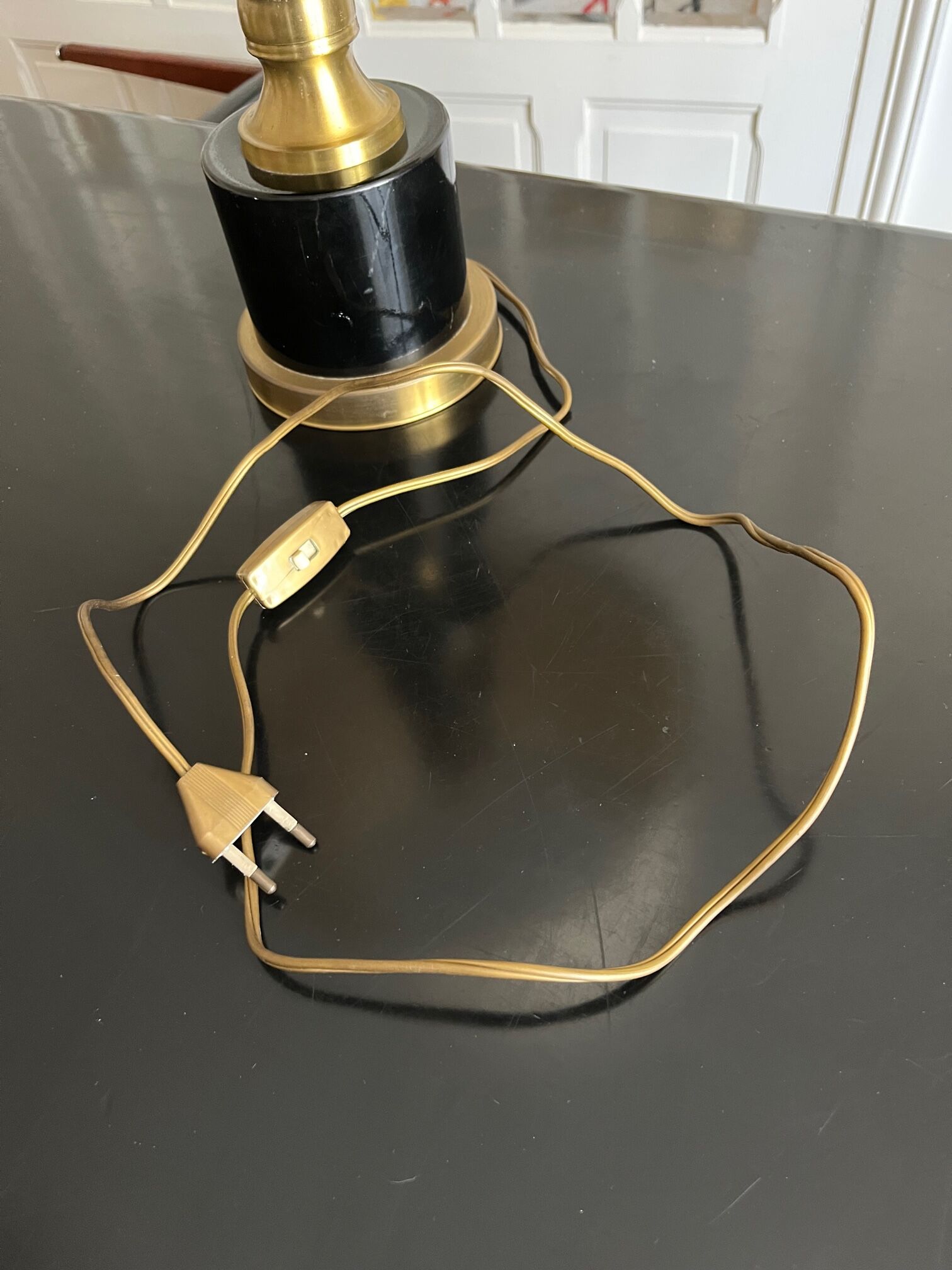 Black and gold delmas lamp