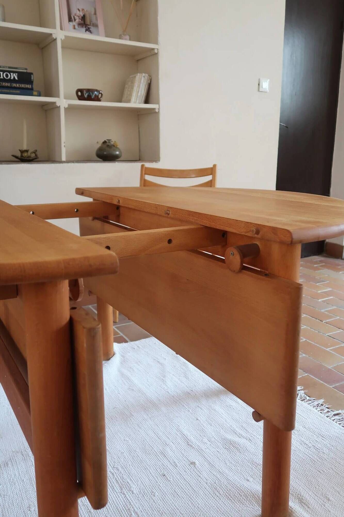Table ronde extensible en hêtre massif, années 80