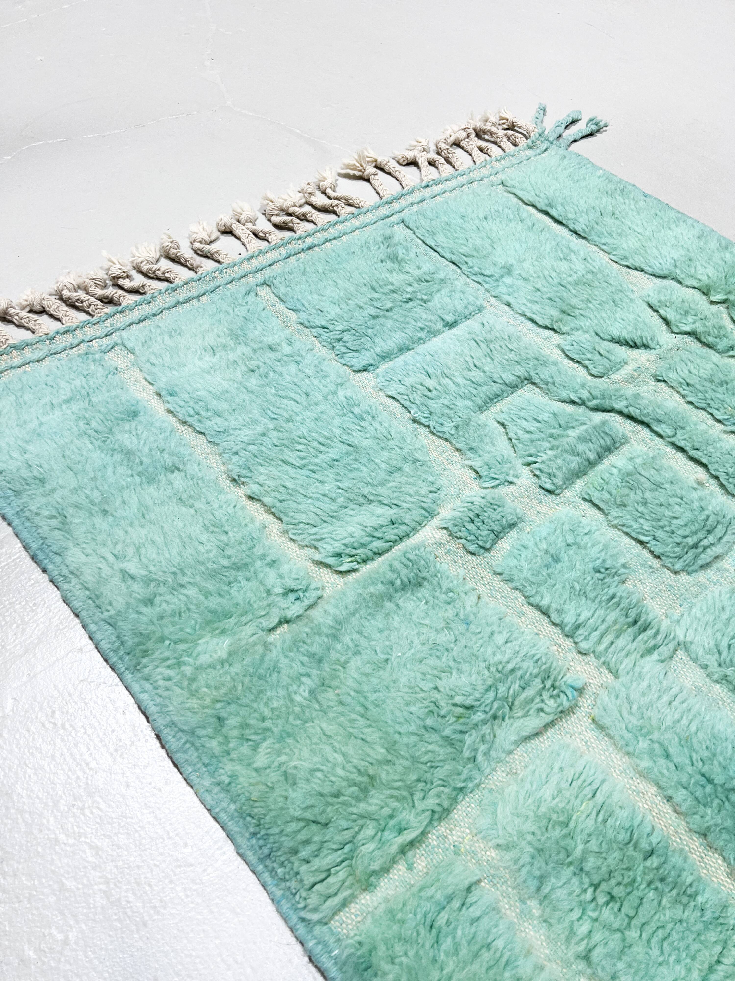 Authentic turquoise Beni Ouarain Berber rug with engraved patterns, 1.58 x 1.07 m