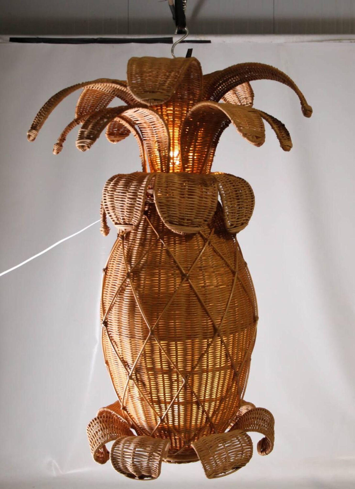 Suspension « ananas » en osier