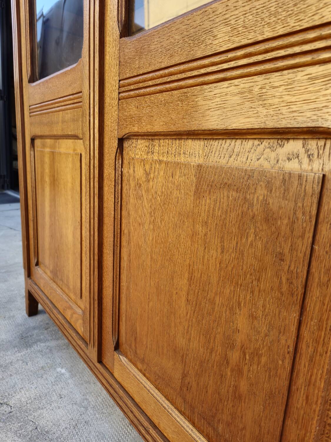 Vitrine parisienne d'école en chêne, 1950