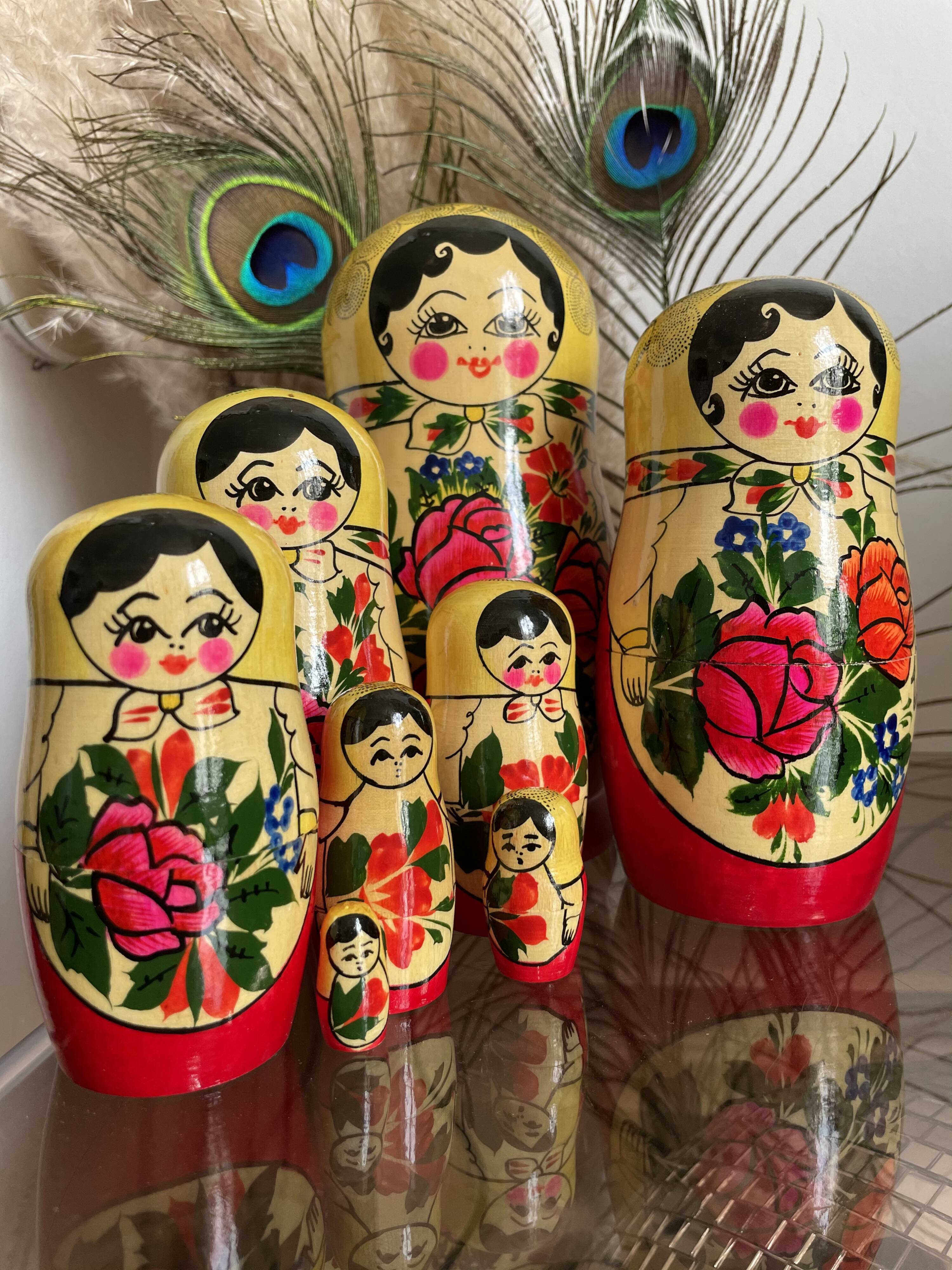 8 poupées russes vintage