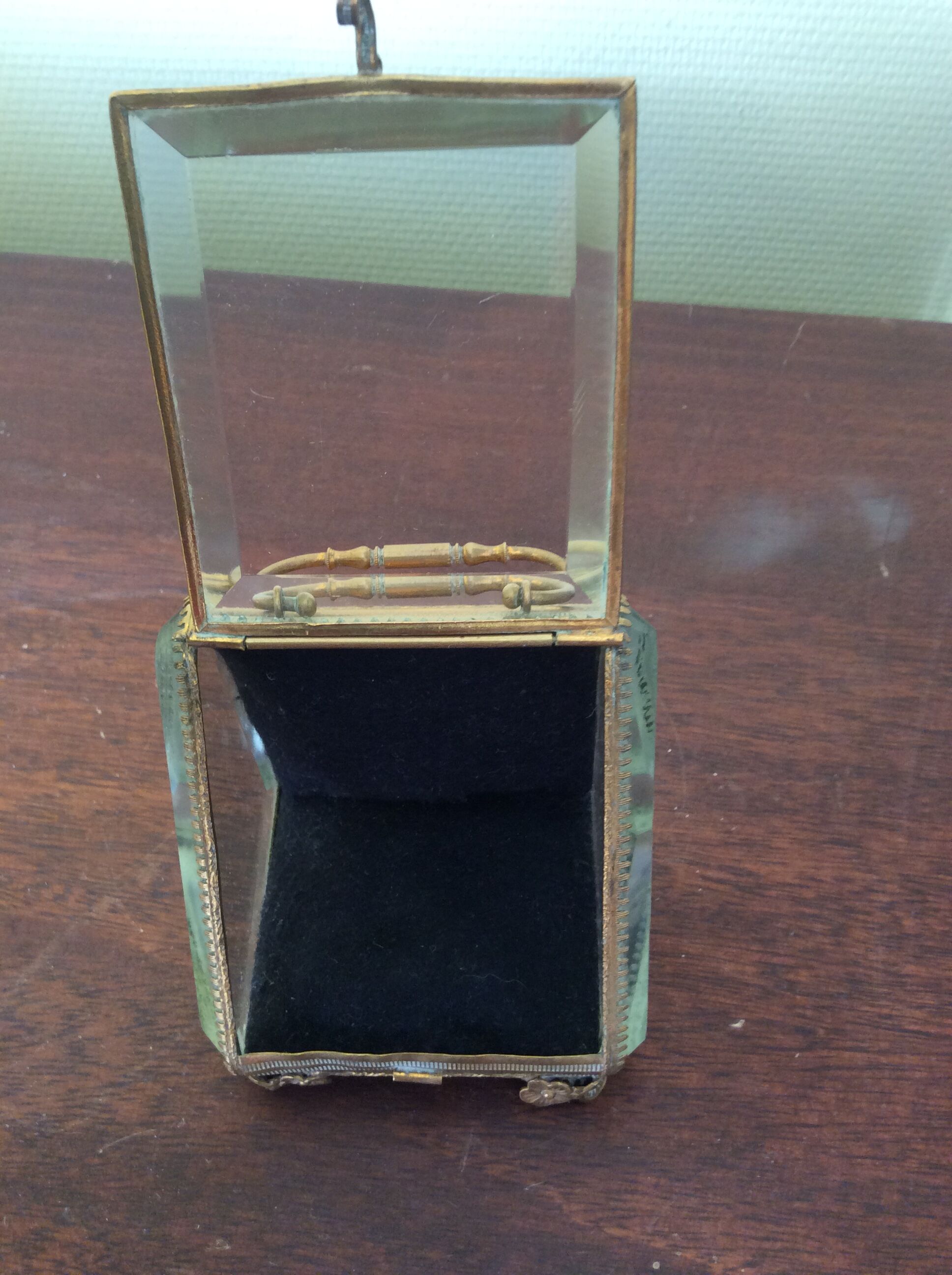 Small showcase for jewelry