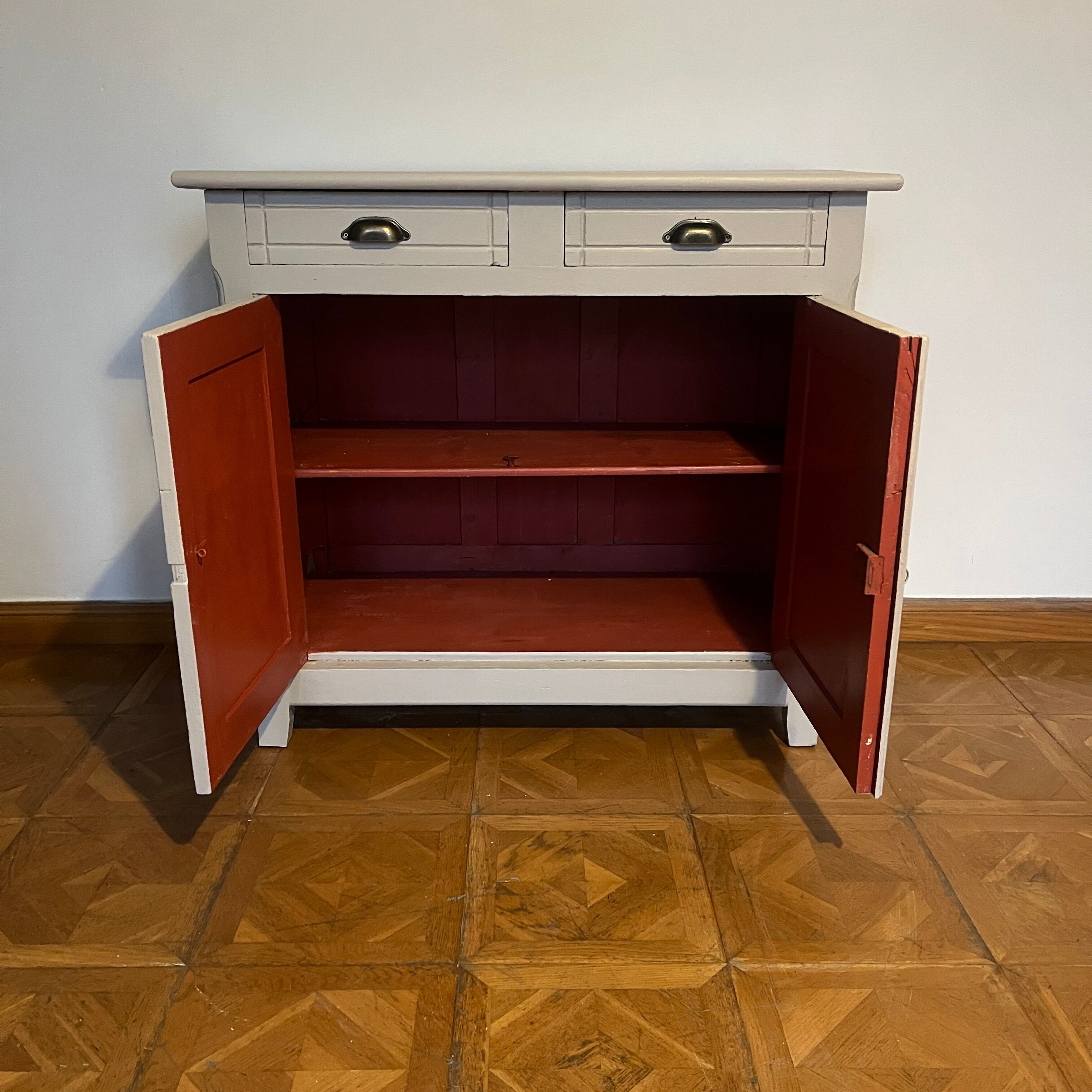 Parisian linen buffet