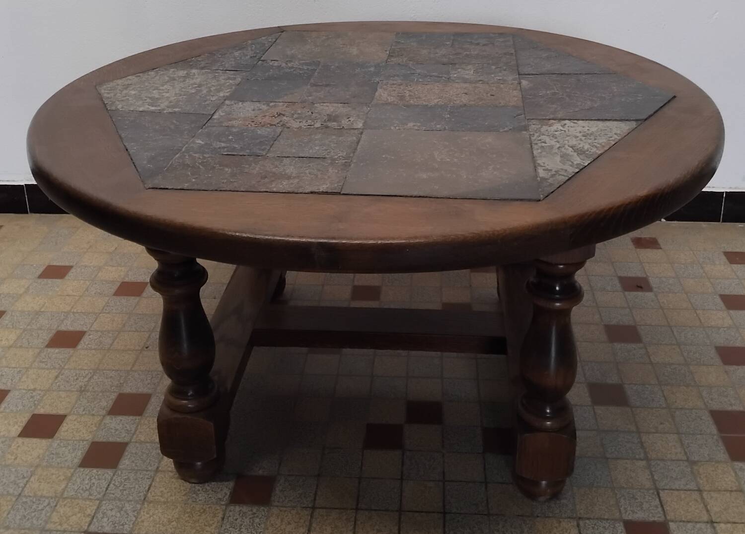 Round coffee table in oak and vintage stones