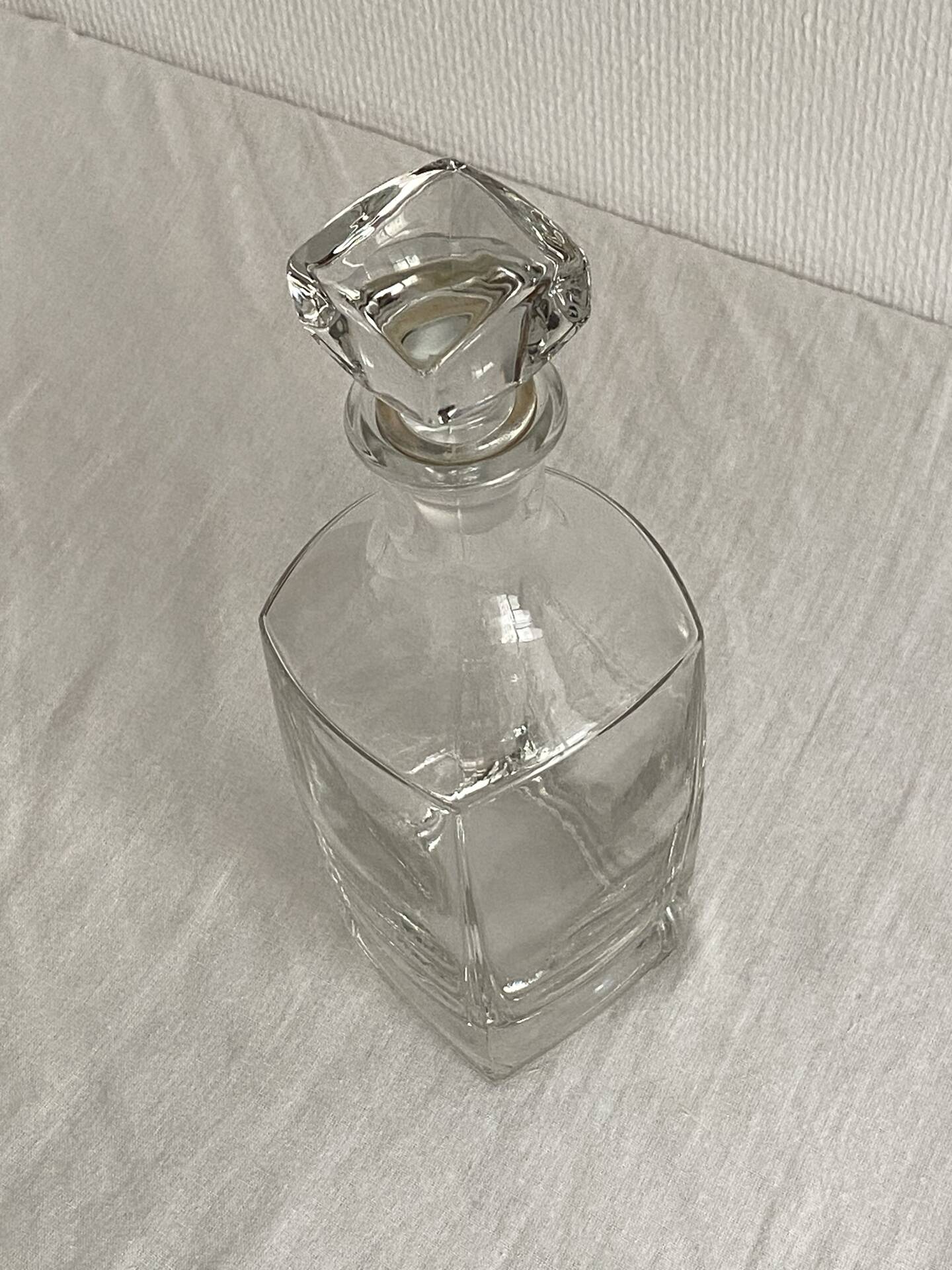 Glass carafe
