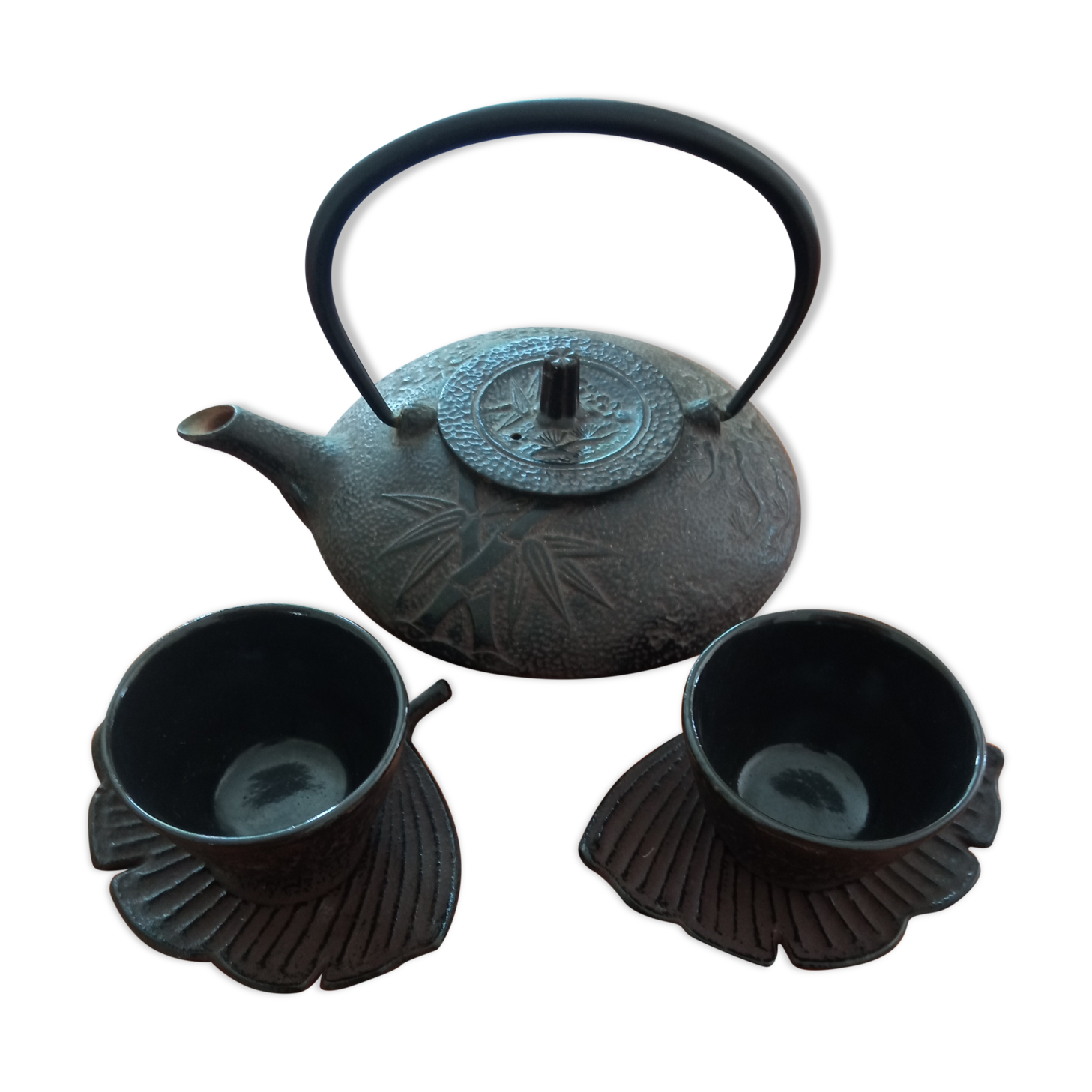Théière japonaise en fonte tasses et soucoupes