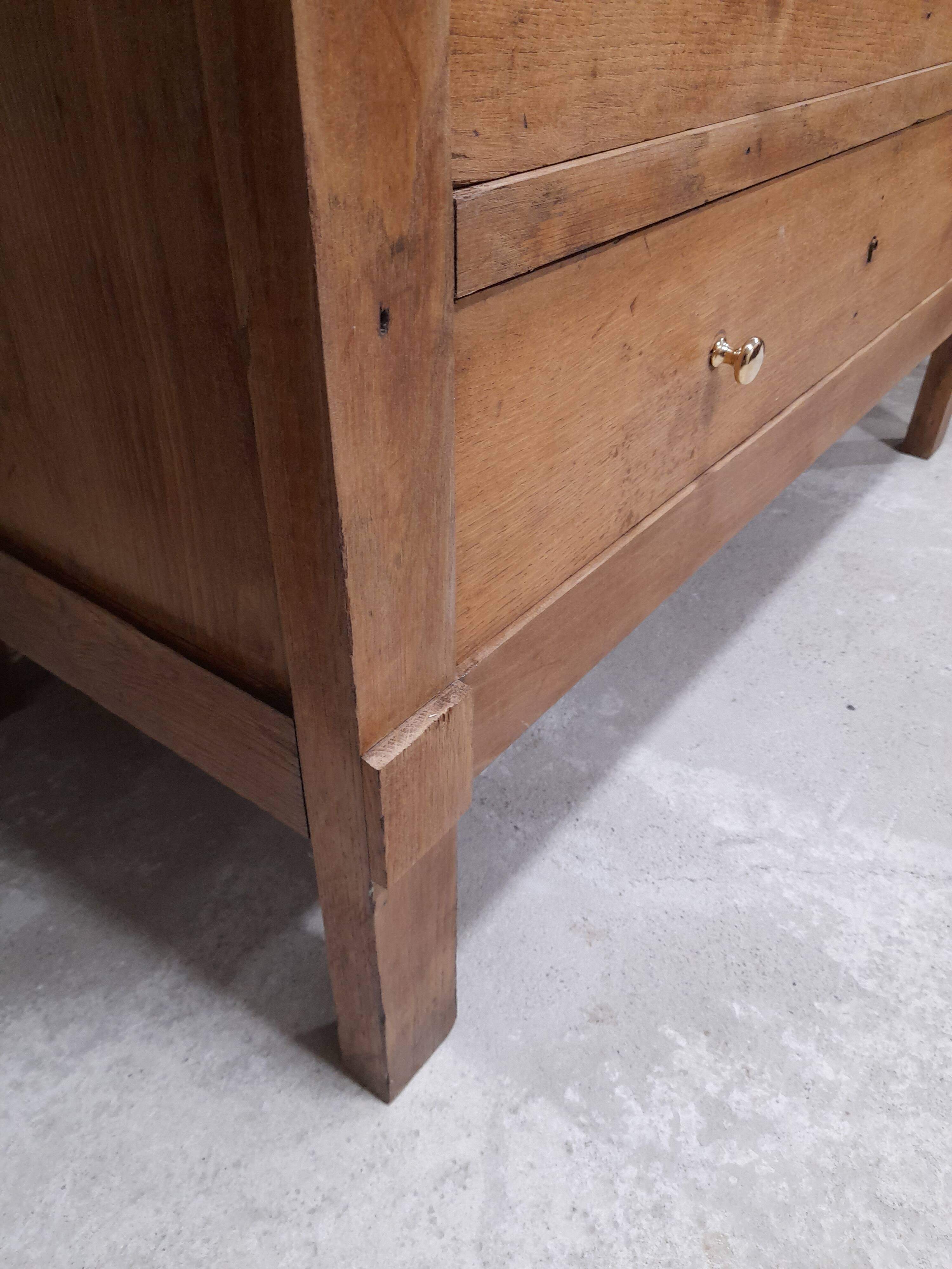 Oak chest of drawers
