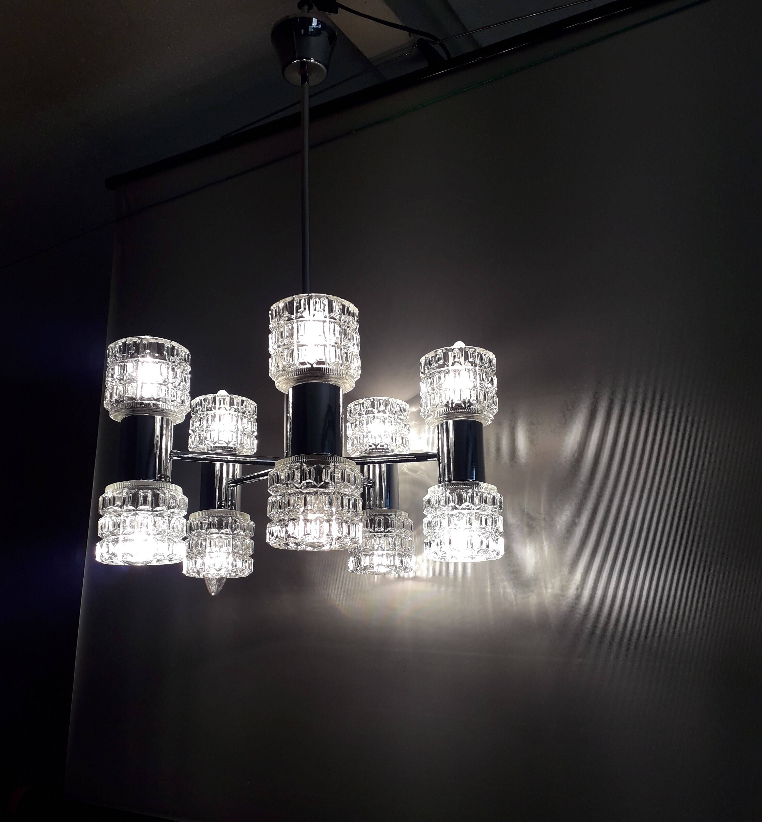 Vintage chandelier - 10 Lights - chrome metal and glass - 1970s