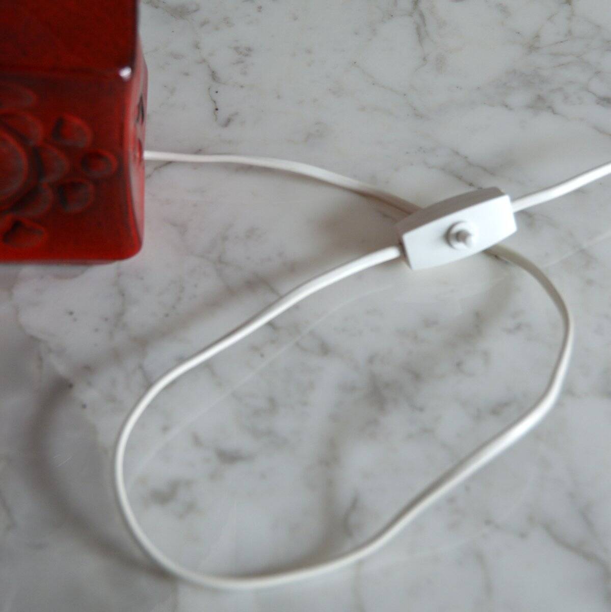 Lampe de table en céramique rouge allemagne 1970s