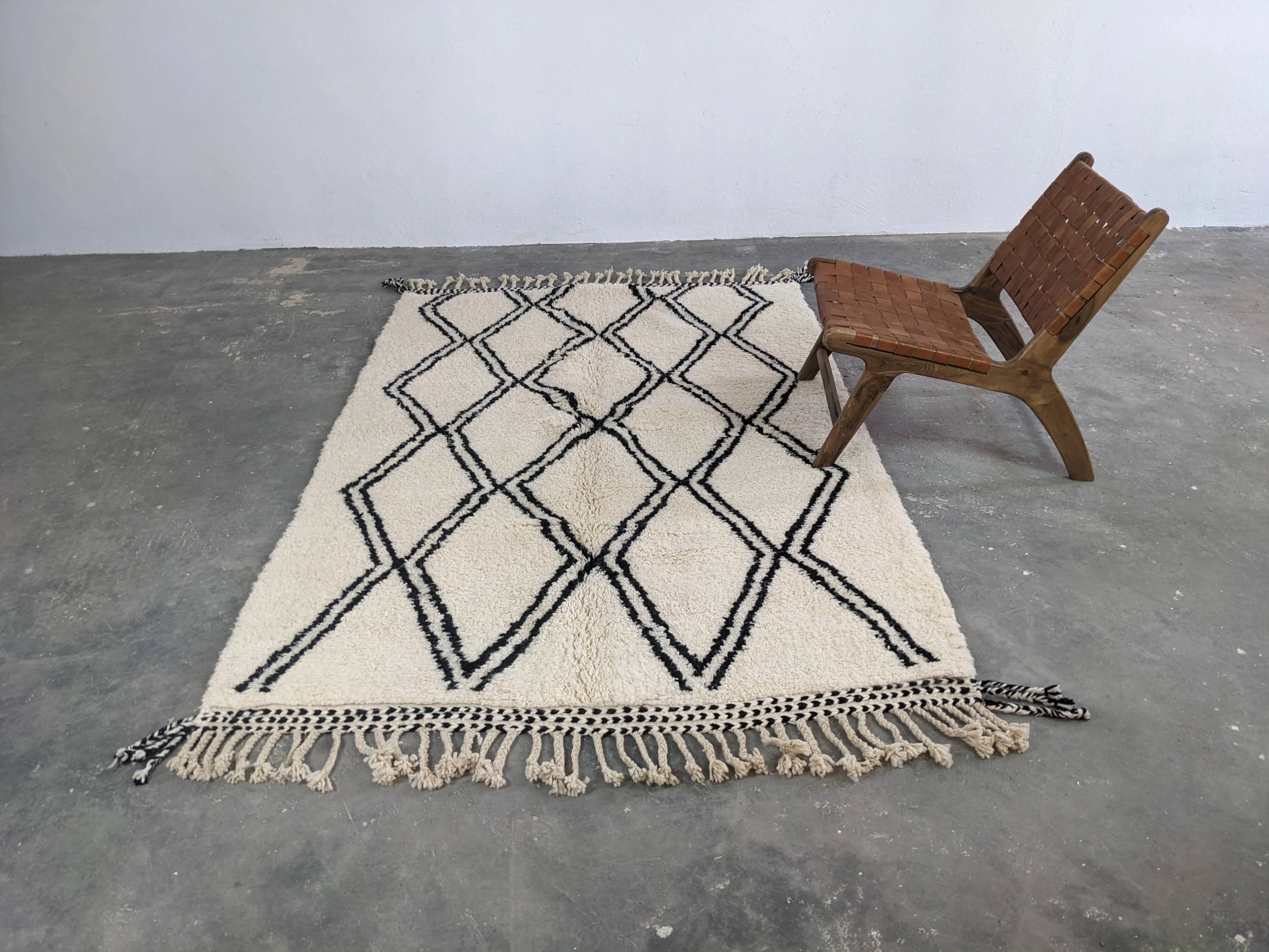 Beni Ouarain rug, 250 x 160 cm || 8.2 x 5.25 feet, MS-347