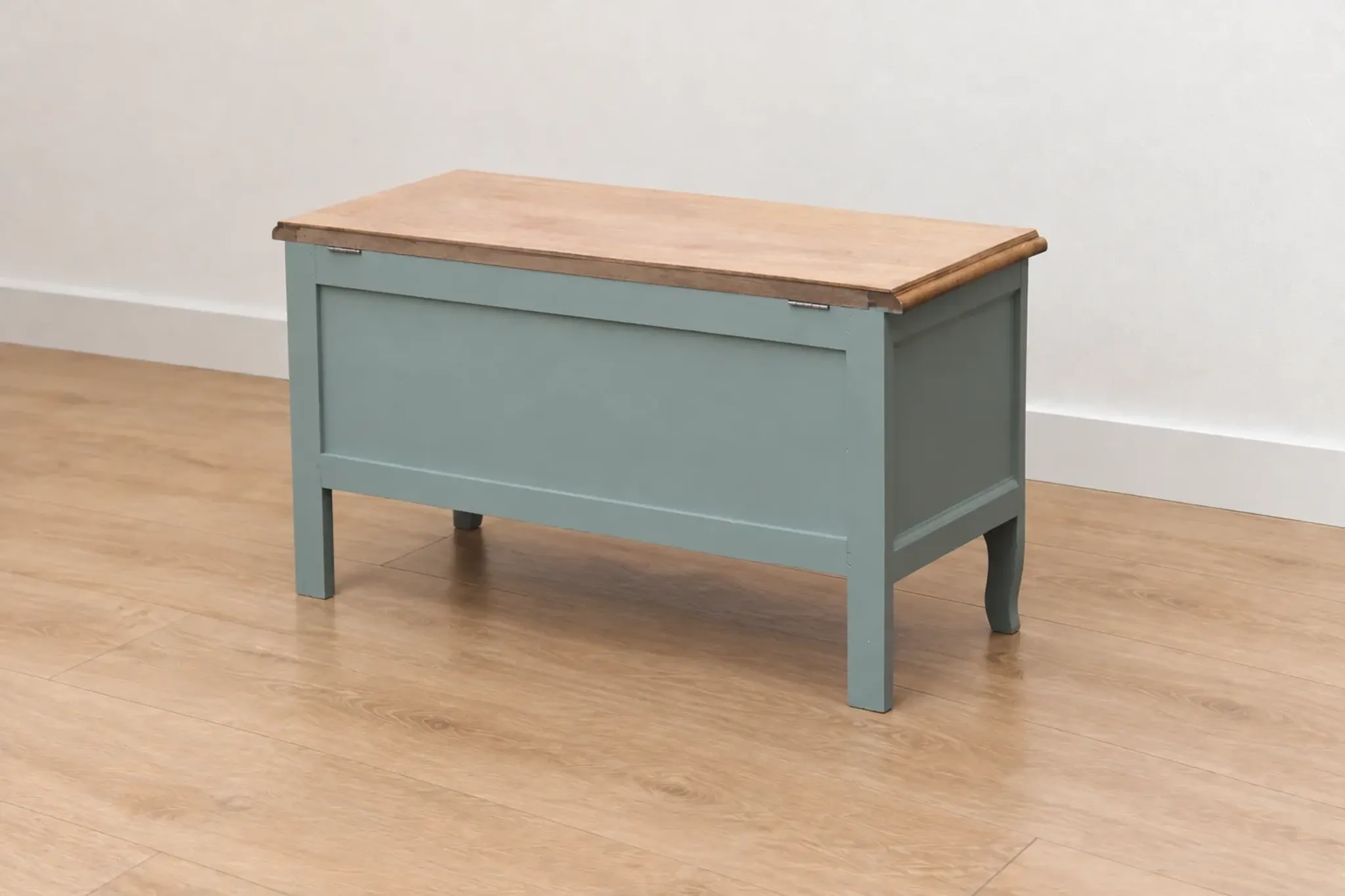Renovated antique chest in grey-green – natural wood lid – vintage storage 90 cm