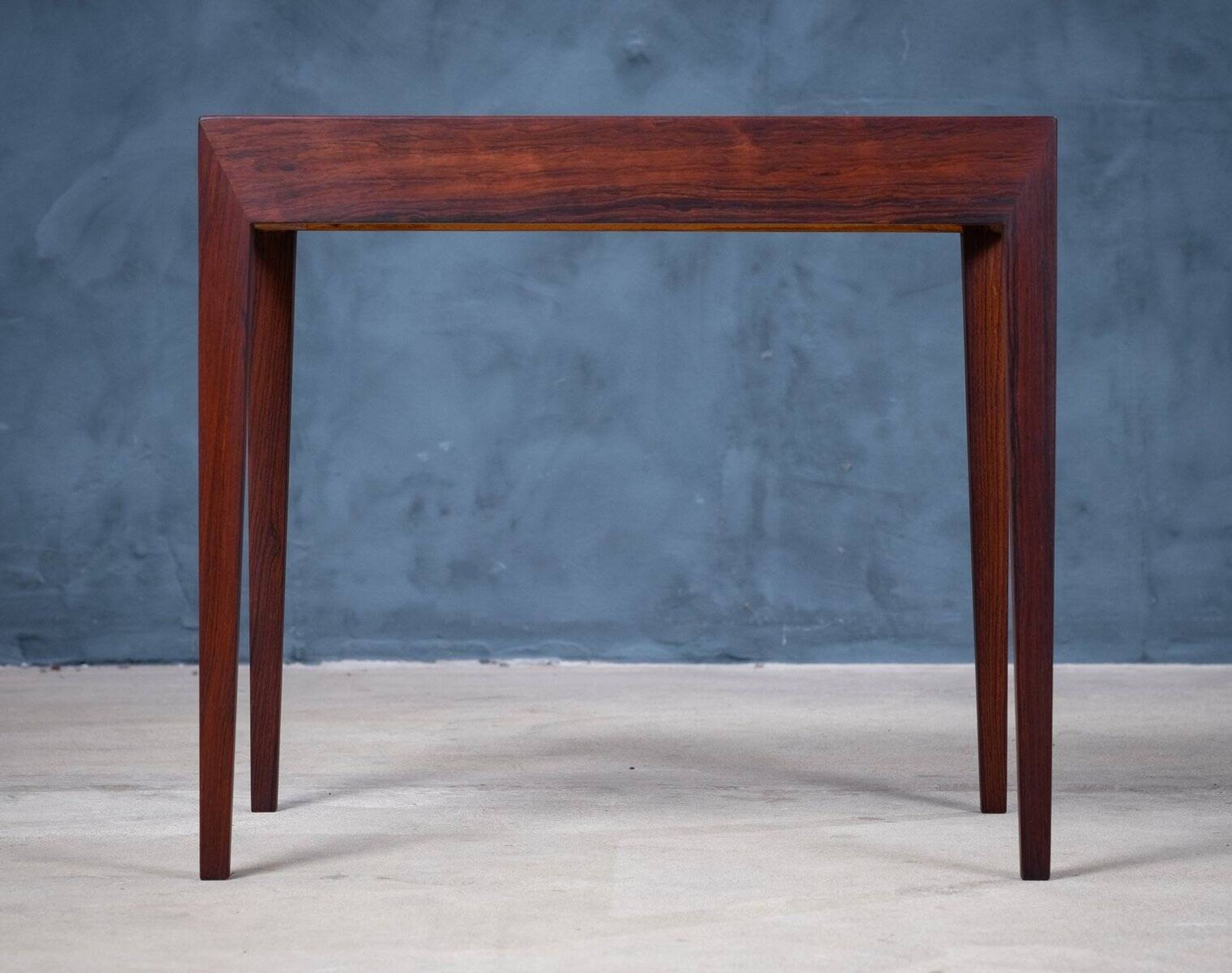 Table d'appoint avec tiroir en palissandre par Severin Hansen pour Haslev Møbelsnedkeri, années 1950.